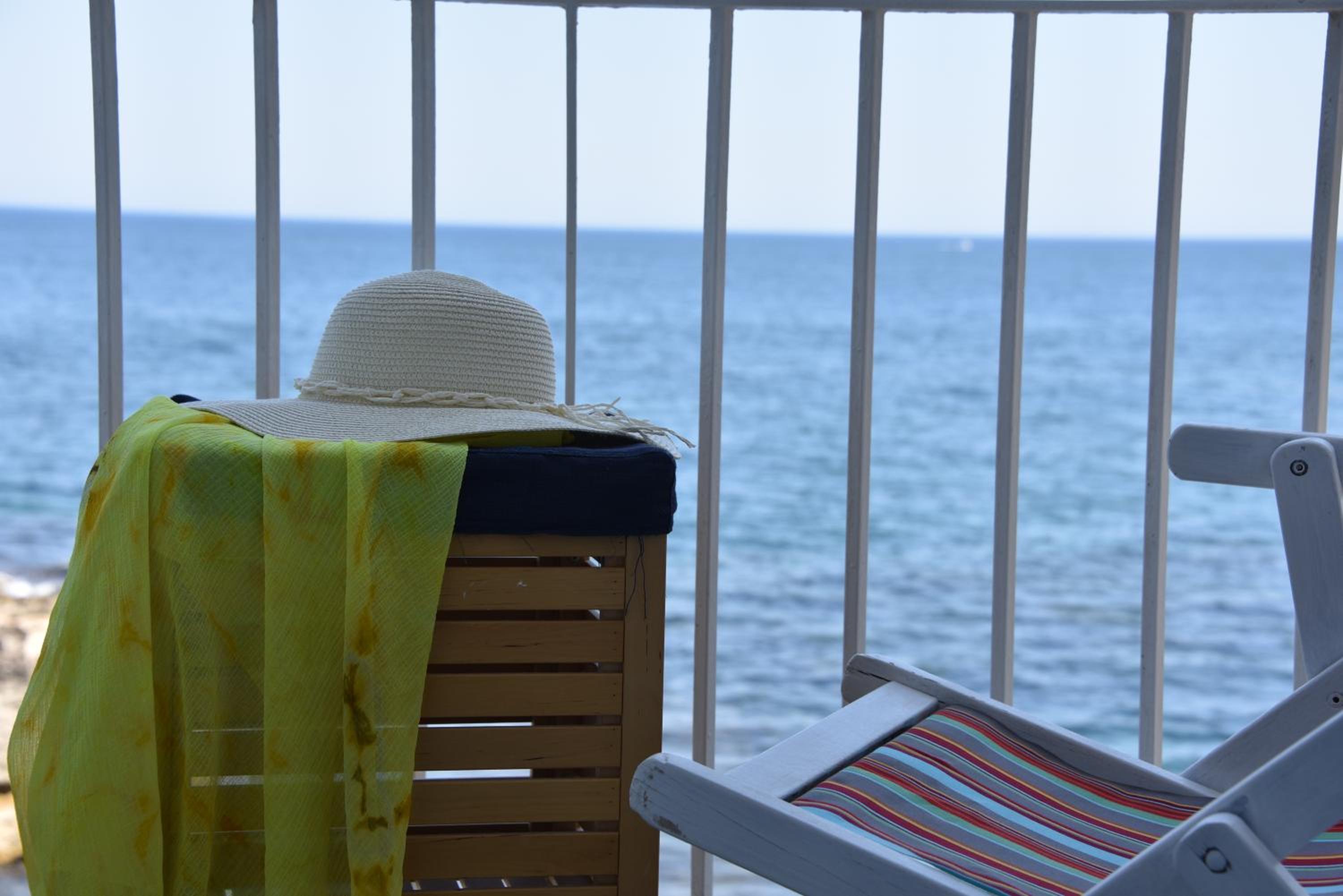 Double Room with Balcony and Sea View - Photo 4