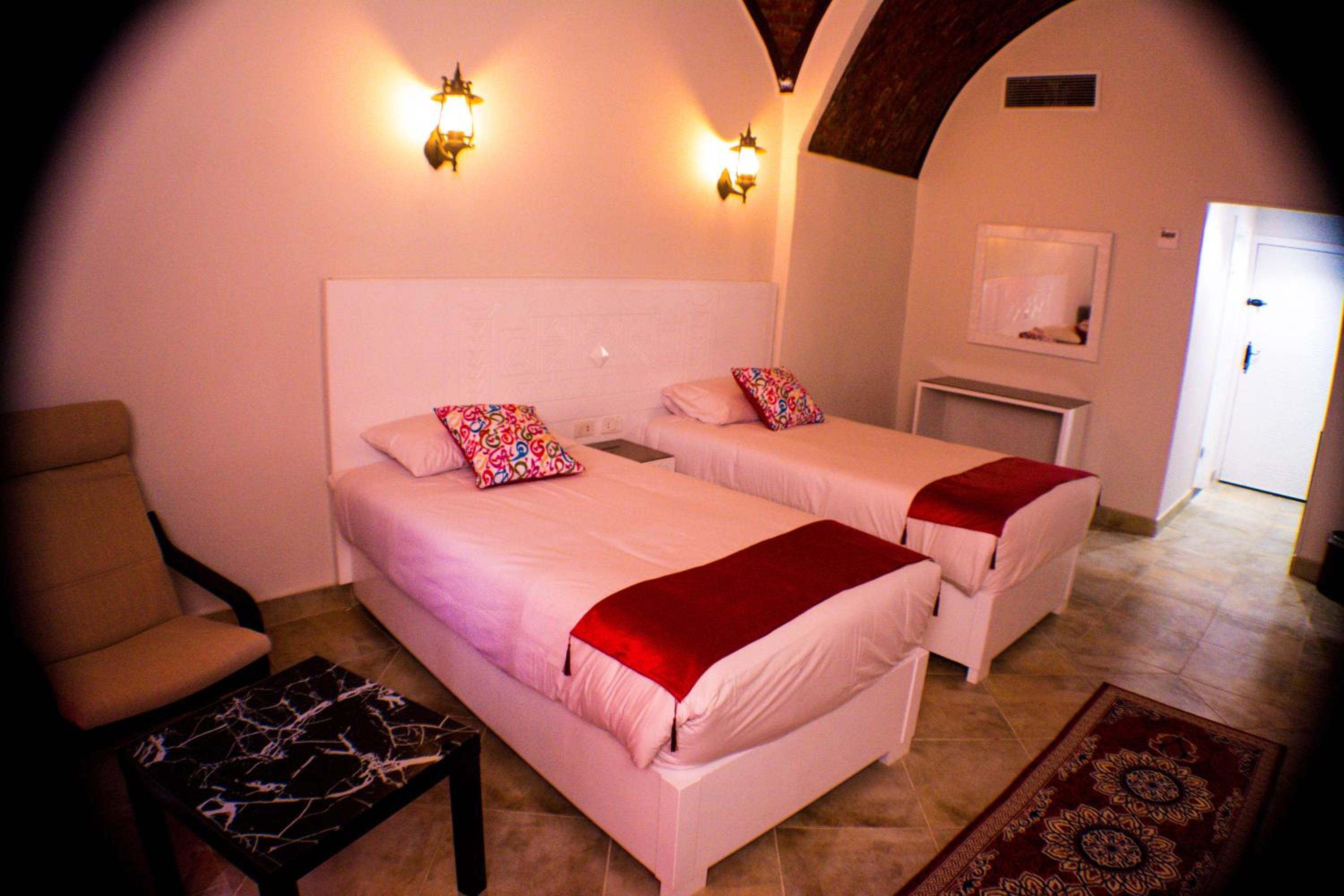 Deluxe Double Room with Balcony - Photo 17