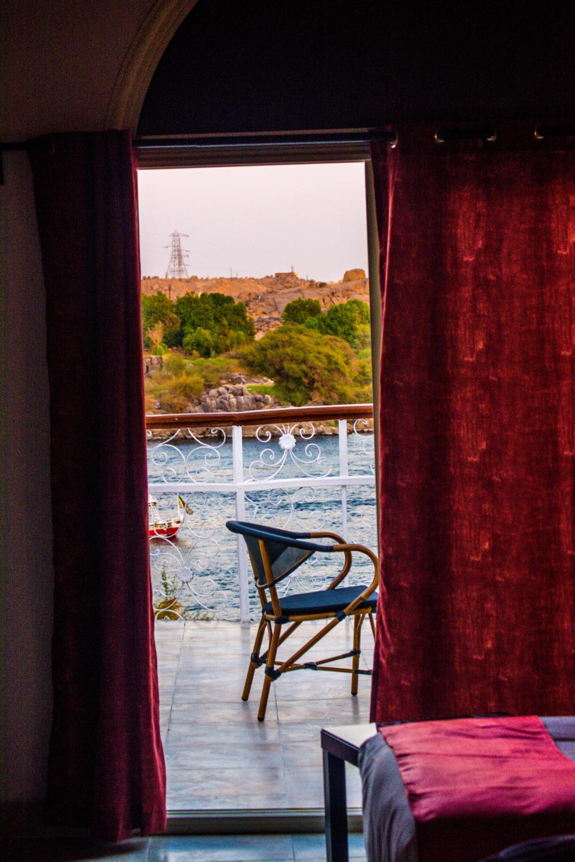 Deluxe Double Room with Balcony - Photo 21