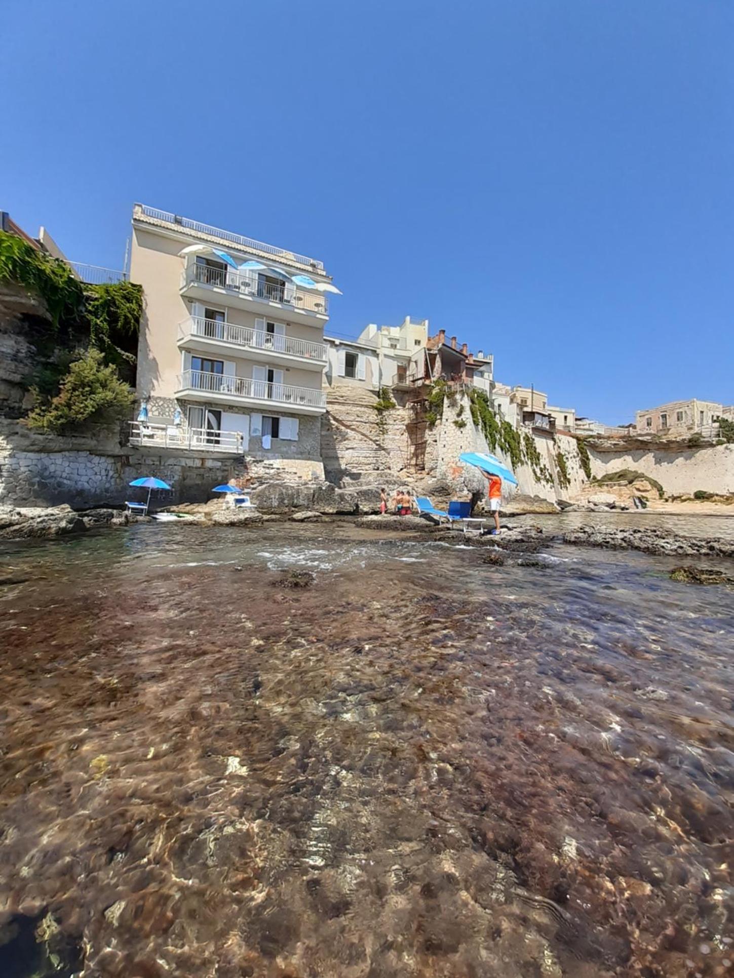 Standard Double or Twin Room with Sea View - Photo 2