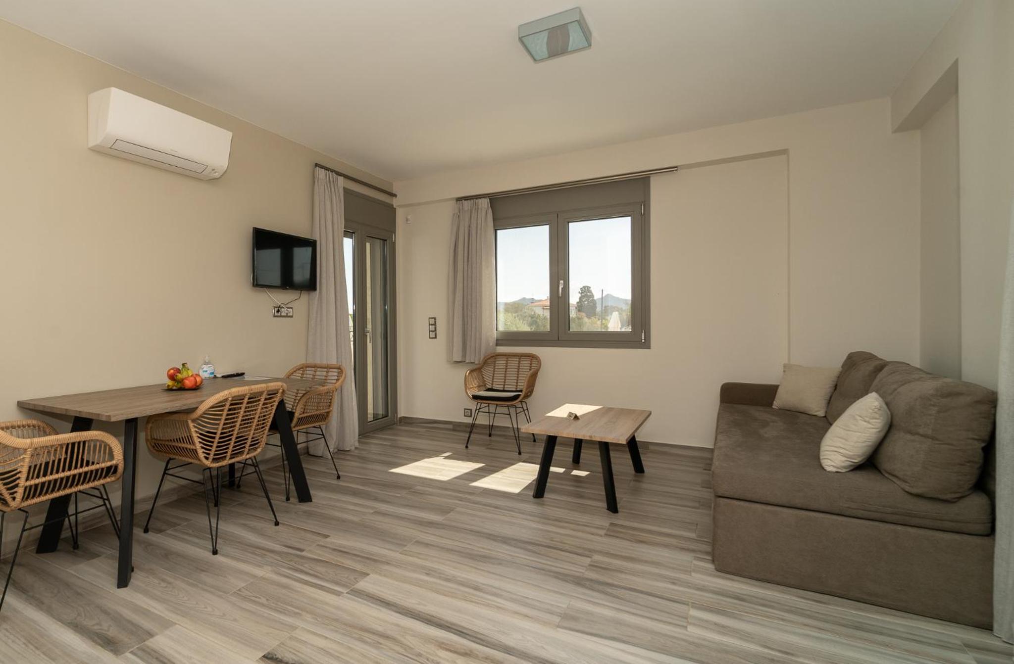 Executive Suite - Photo 9