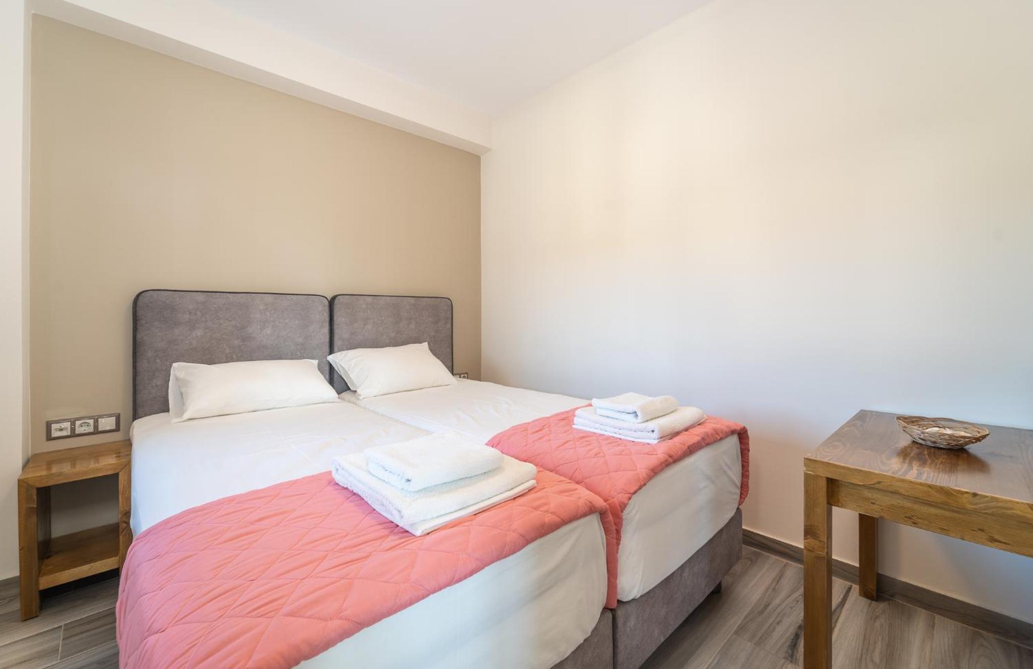 Executive Suite - Photo 2