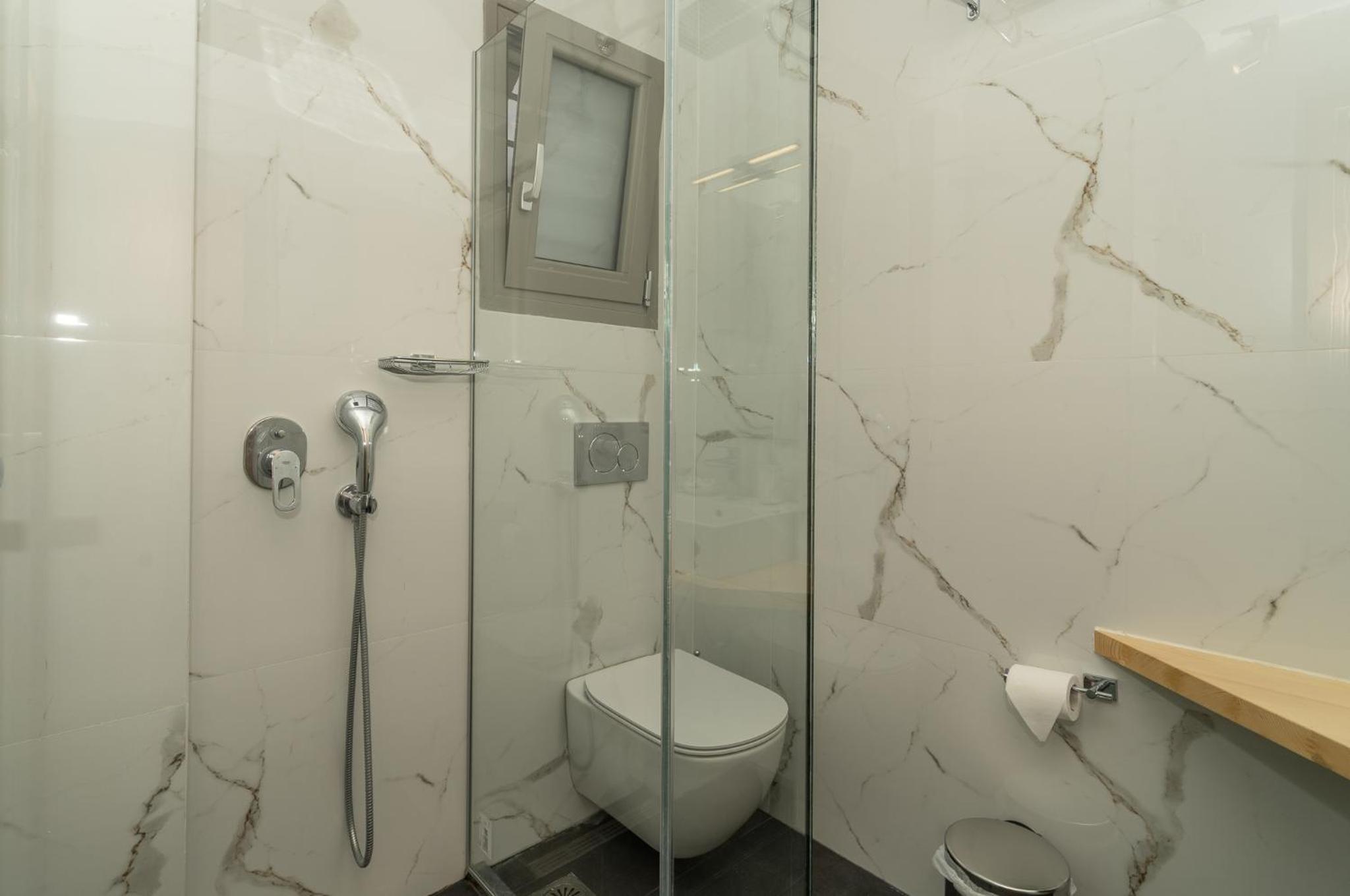 Executive Suite - Photo 7
