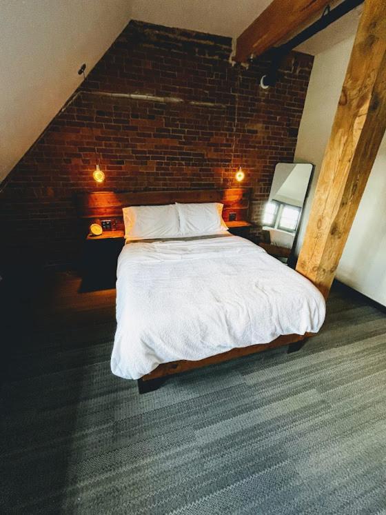 Deluxe Queen Suite