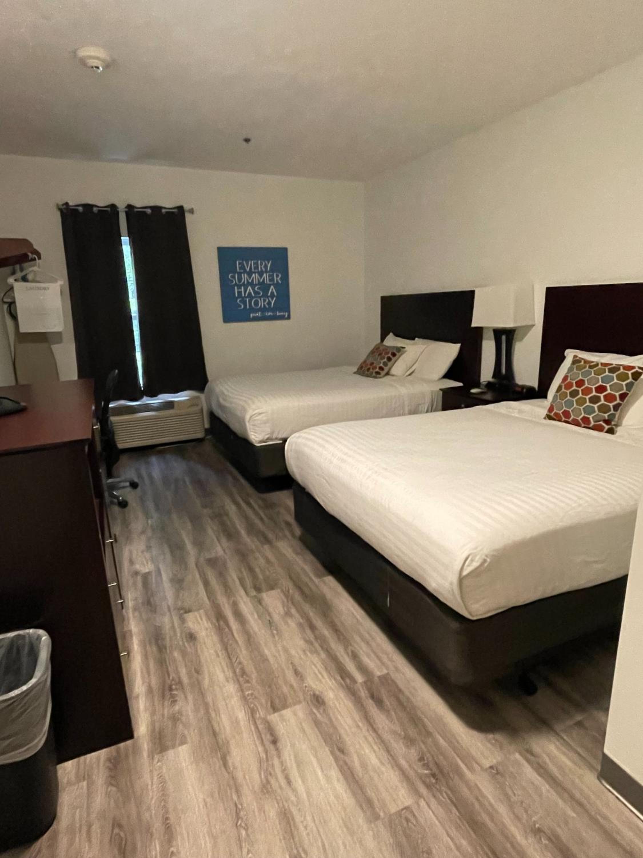 Standard Queen Room with Two Queen Beds photo 1