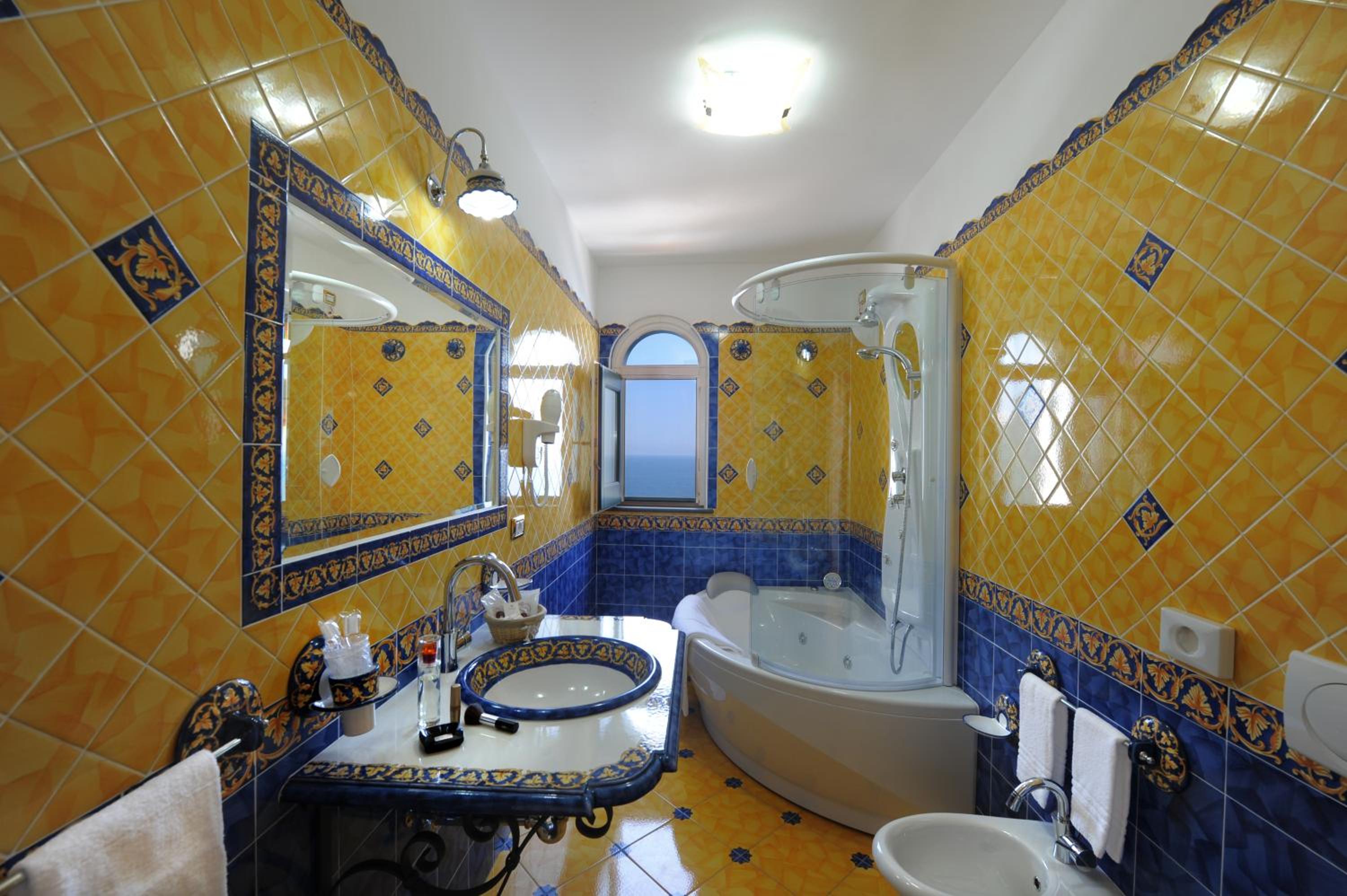 Deluxe Double or Twin Room photo 3