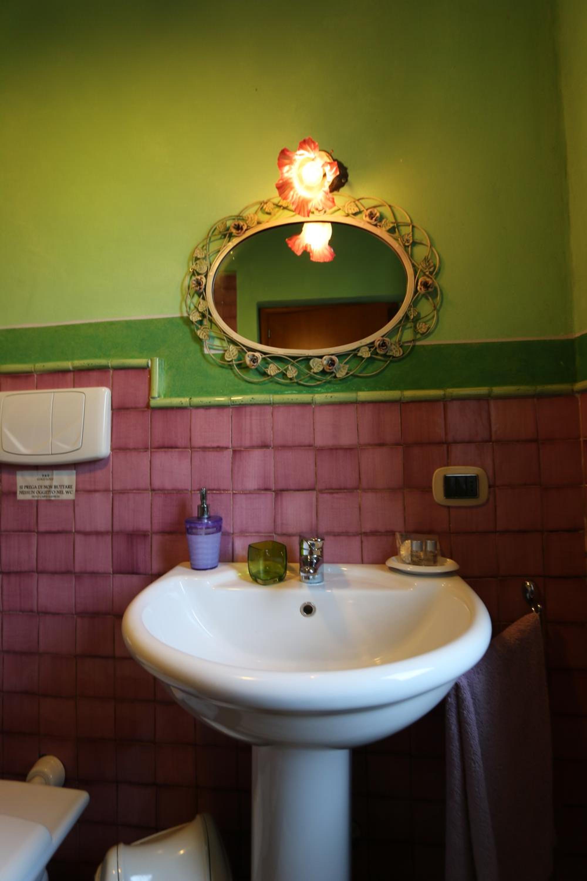 Double Room with Private Bathroom photo 2