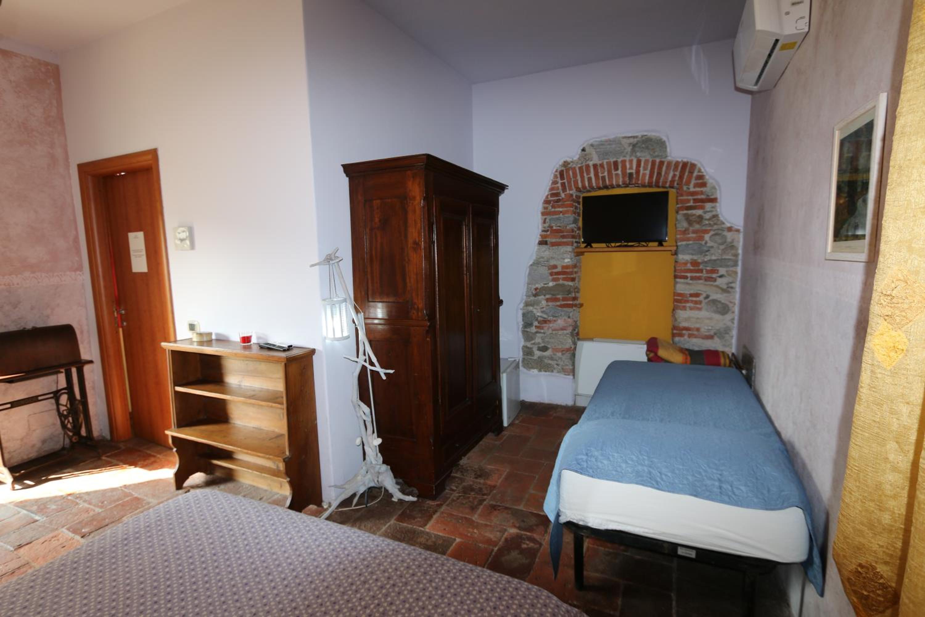 Double Room with Extra Bed photo 2