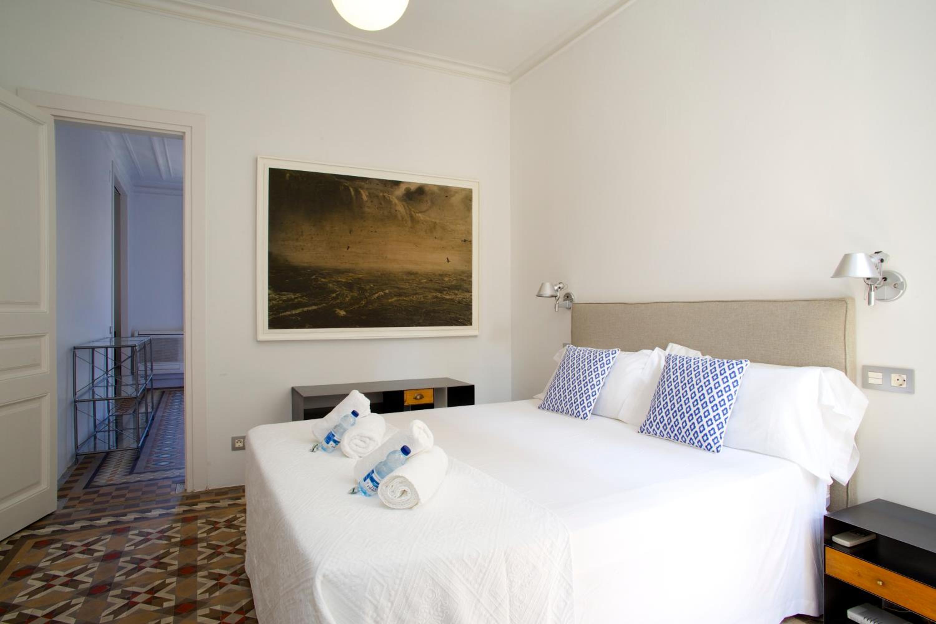 Two-Bedroom Apartment with Balcony photo 2