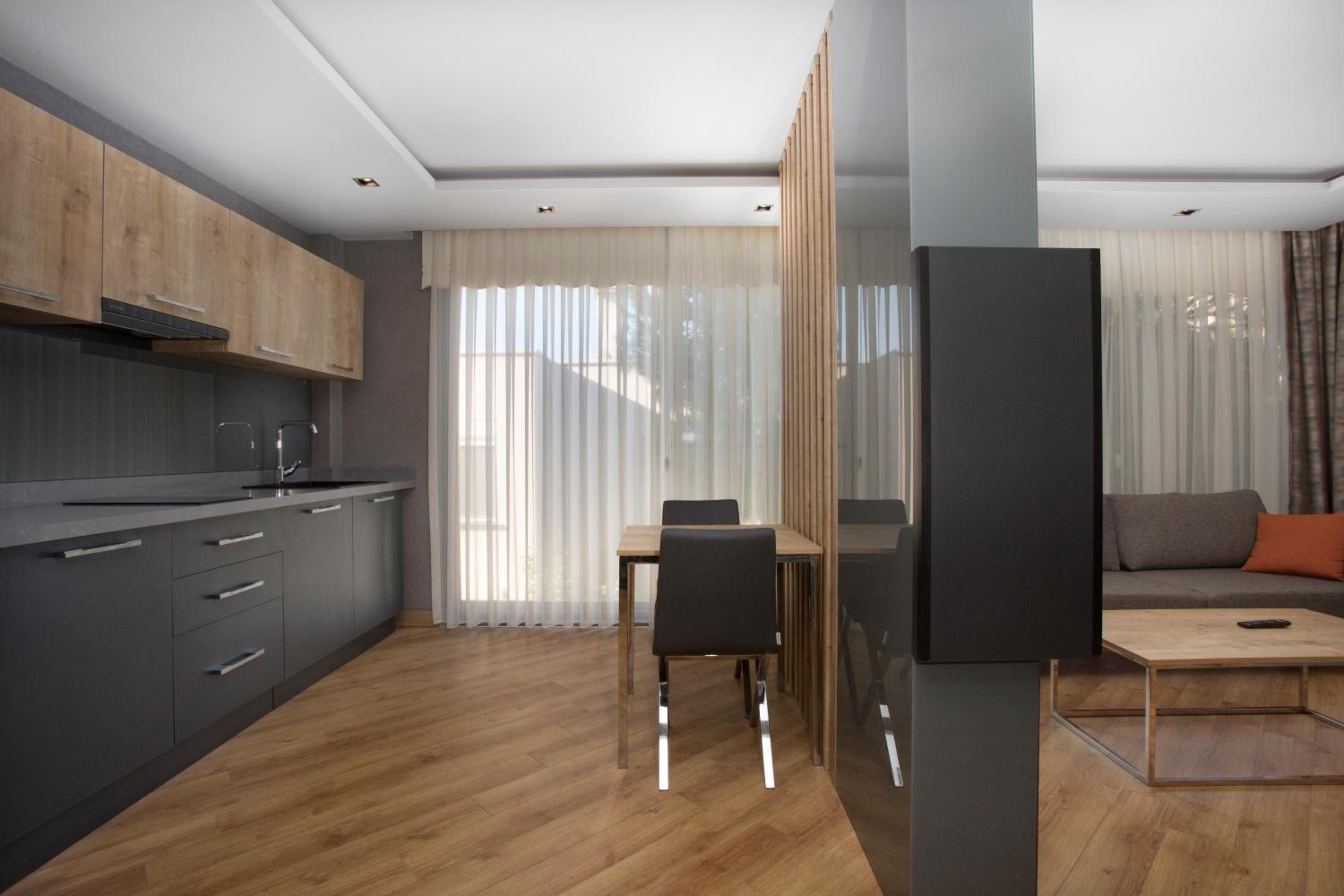 Grand Deluxe Suite