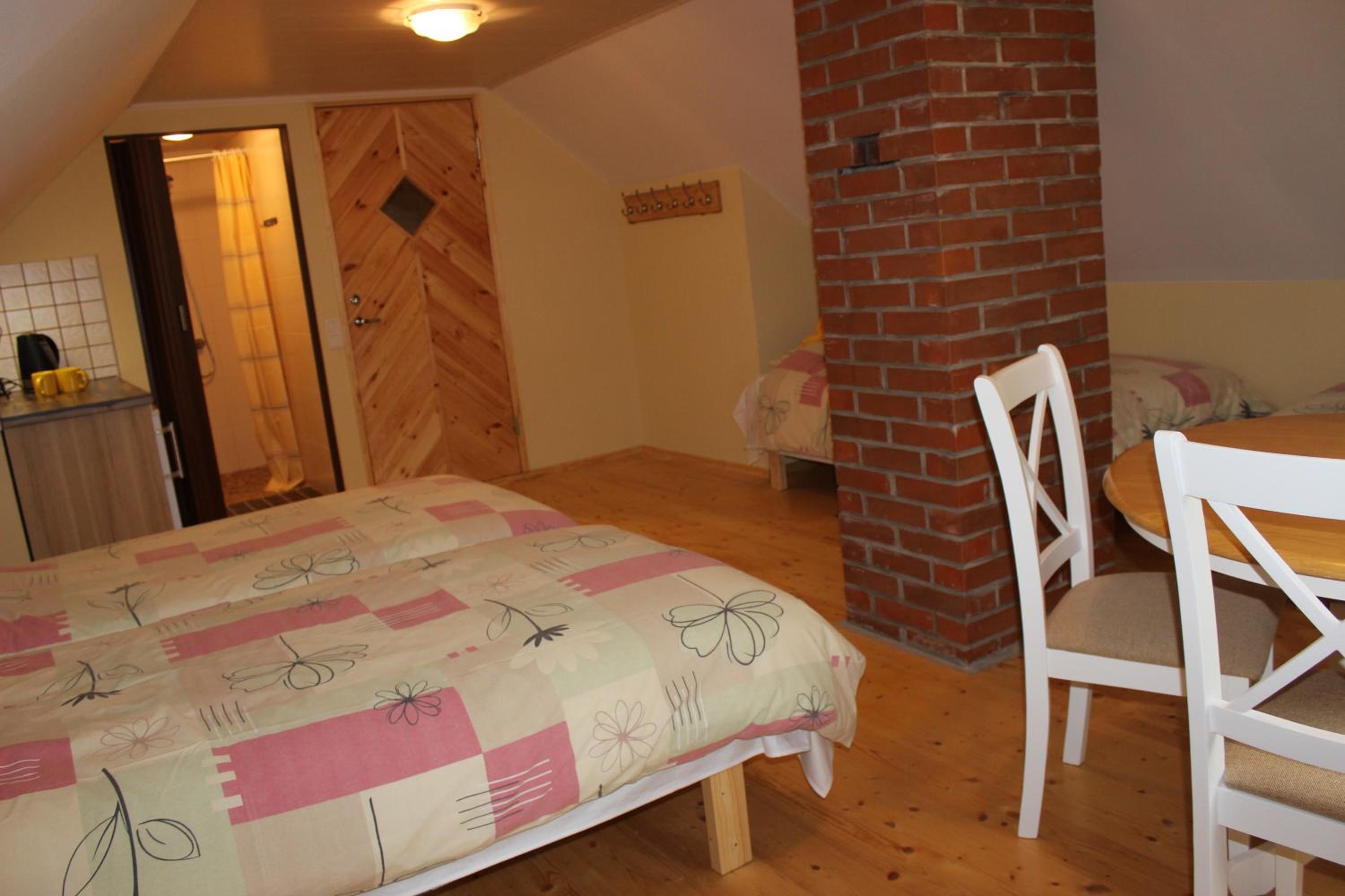 One-Bedroom Apartment - Annex - Photo 8