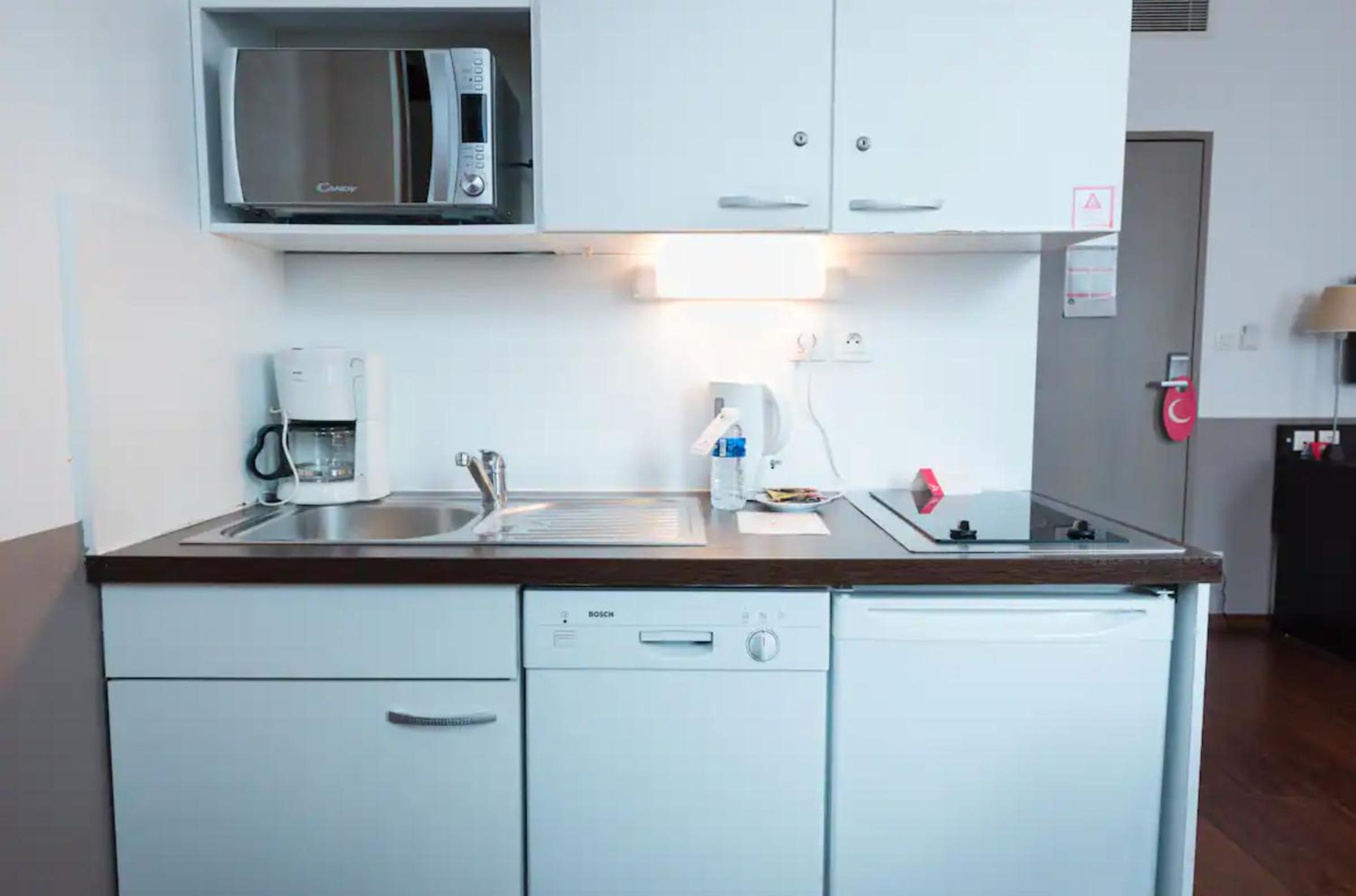 One-Bedroom Apartment - Photo 2