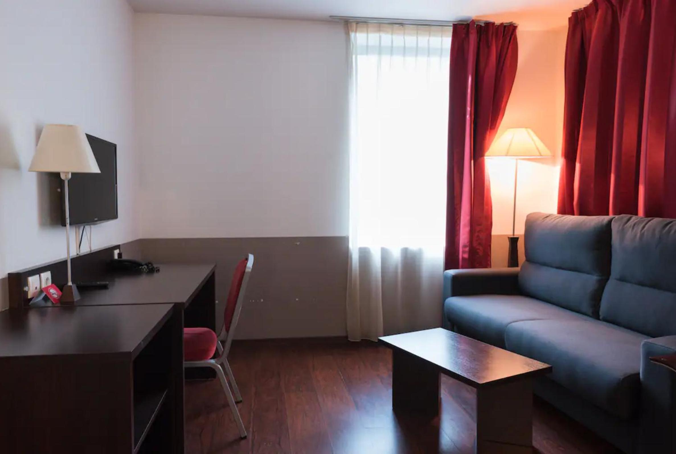 Two-Bedroom Apartment - Photo 5