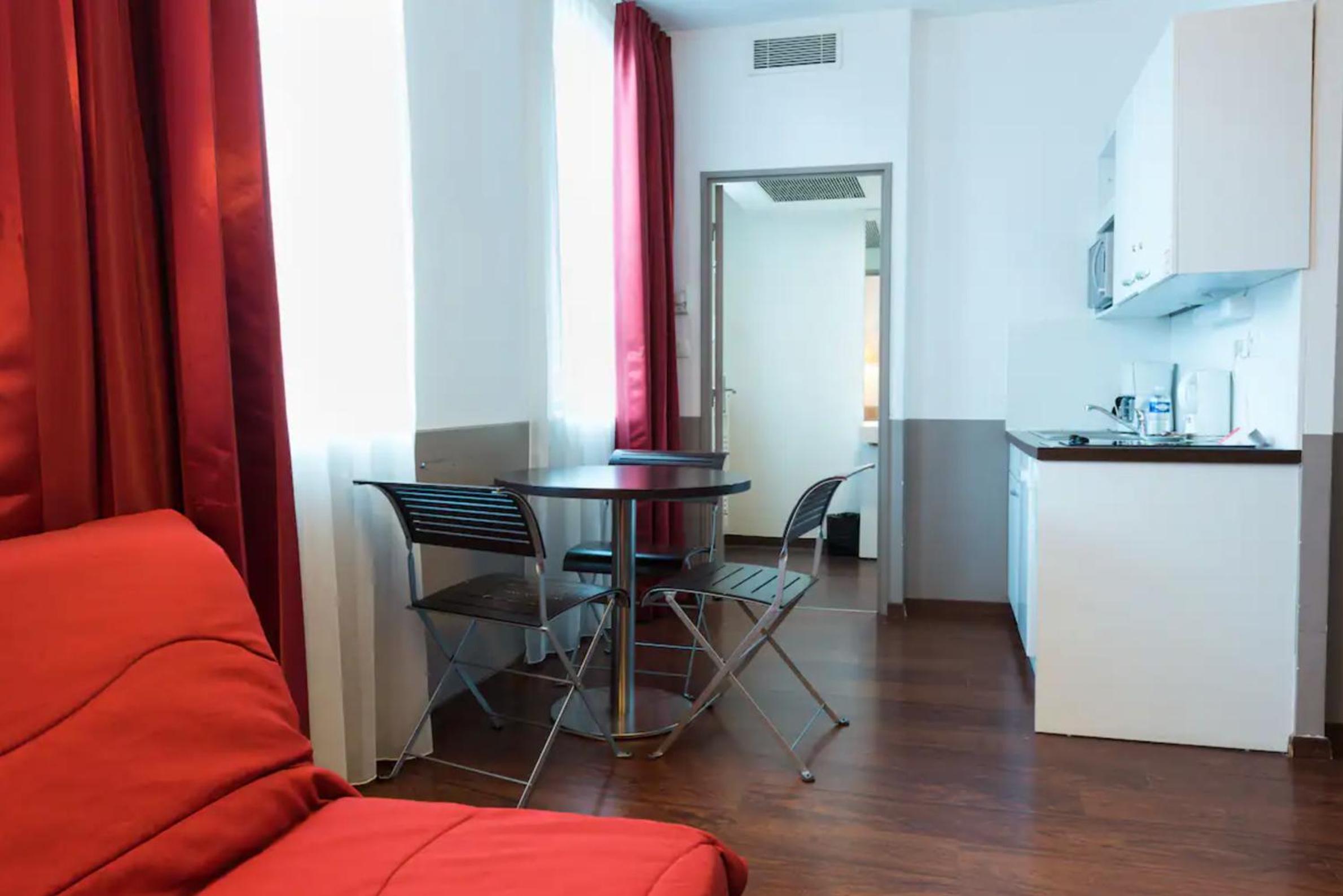 One-Bedroom Apartment - Photo 5