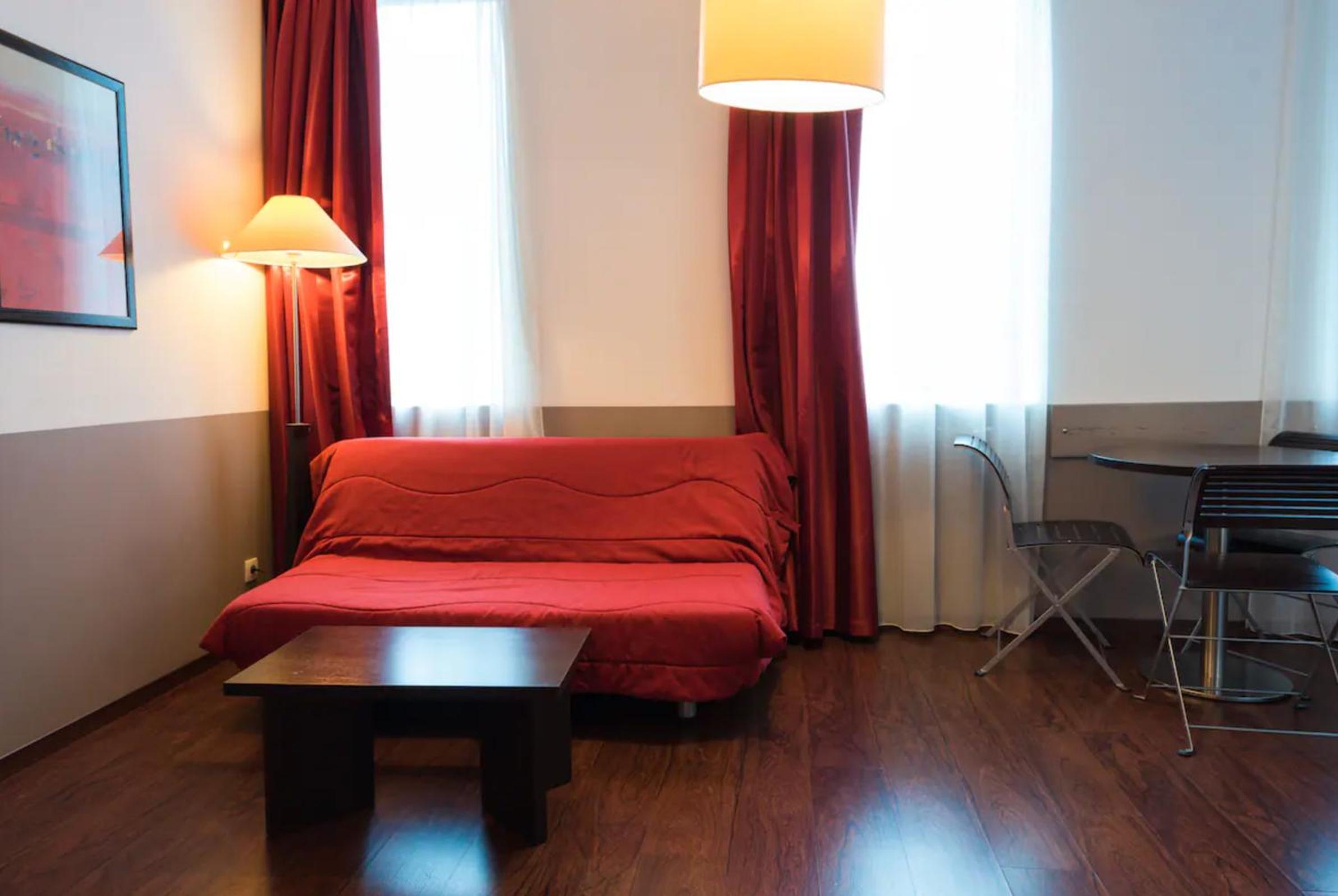 One-Bedroom Apartment - Photo 4