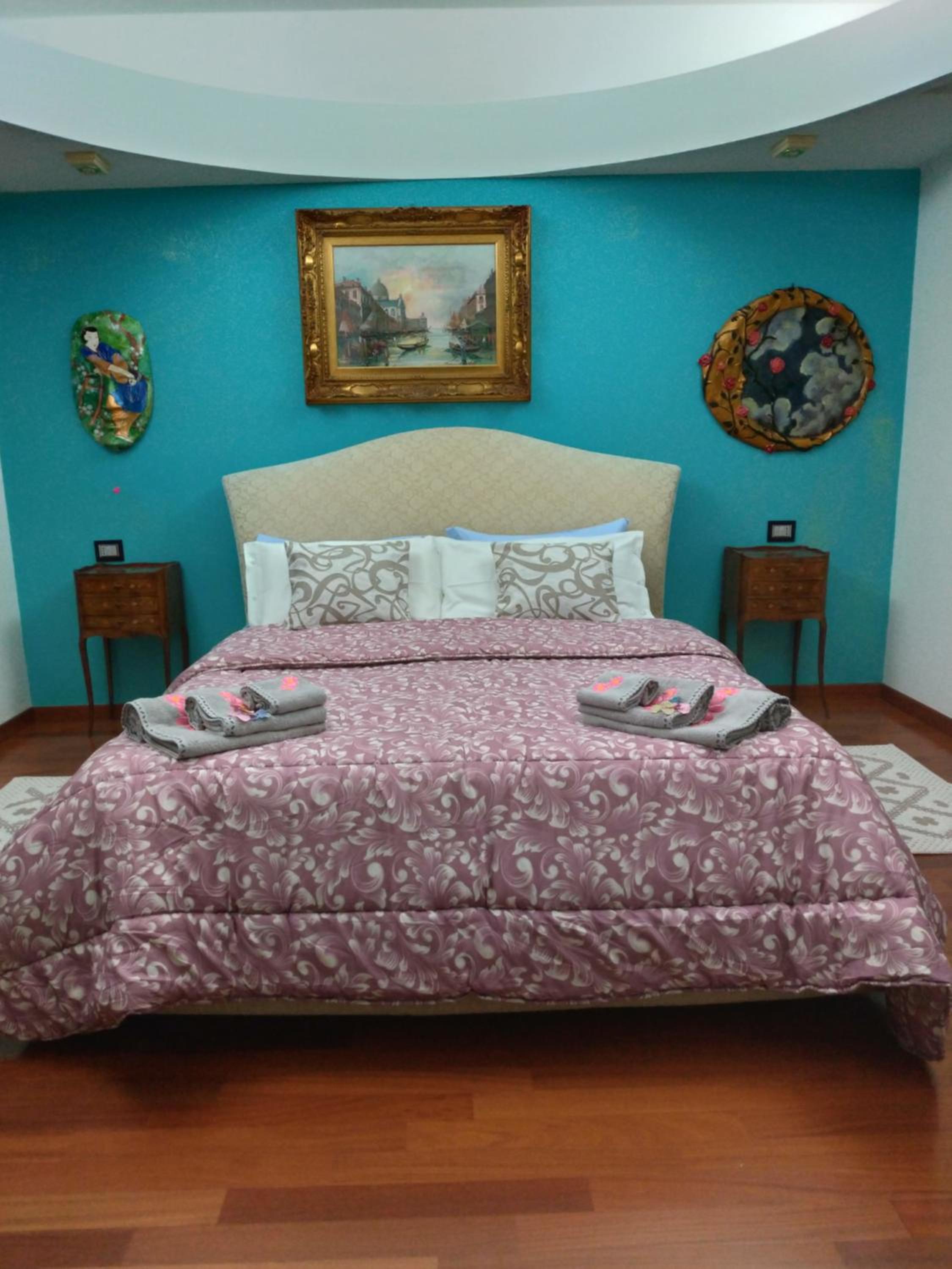 Large Double Room - Photo 1