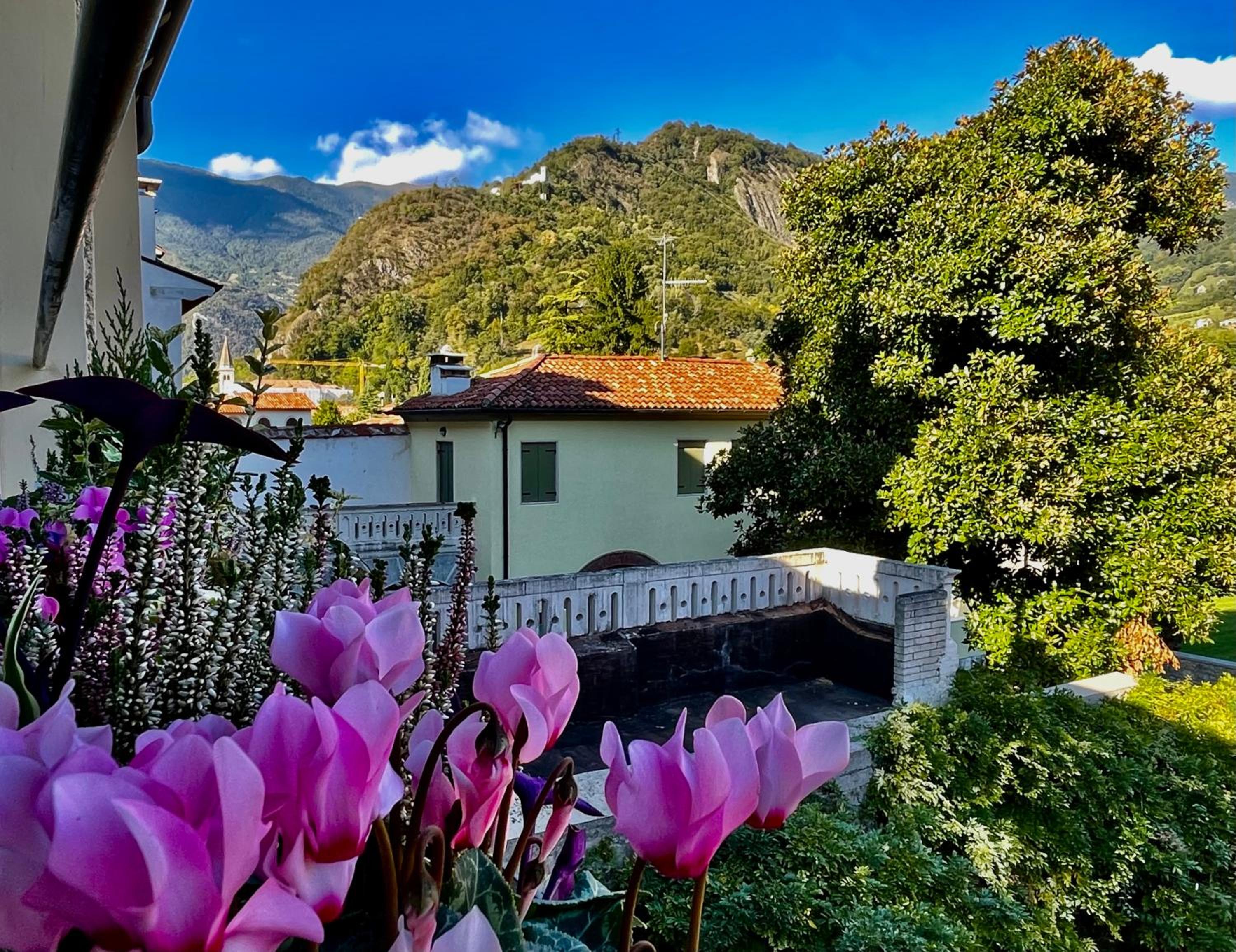 Double Room with Mountain View - Photo 9