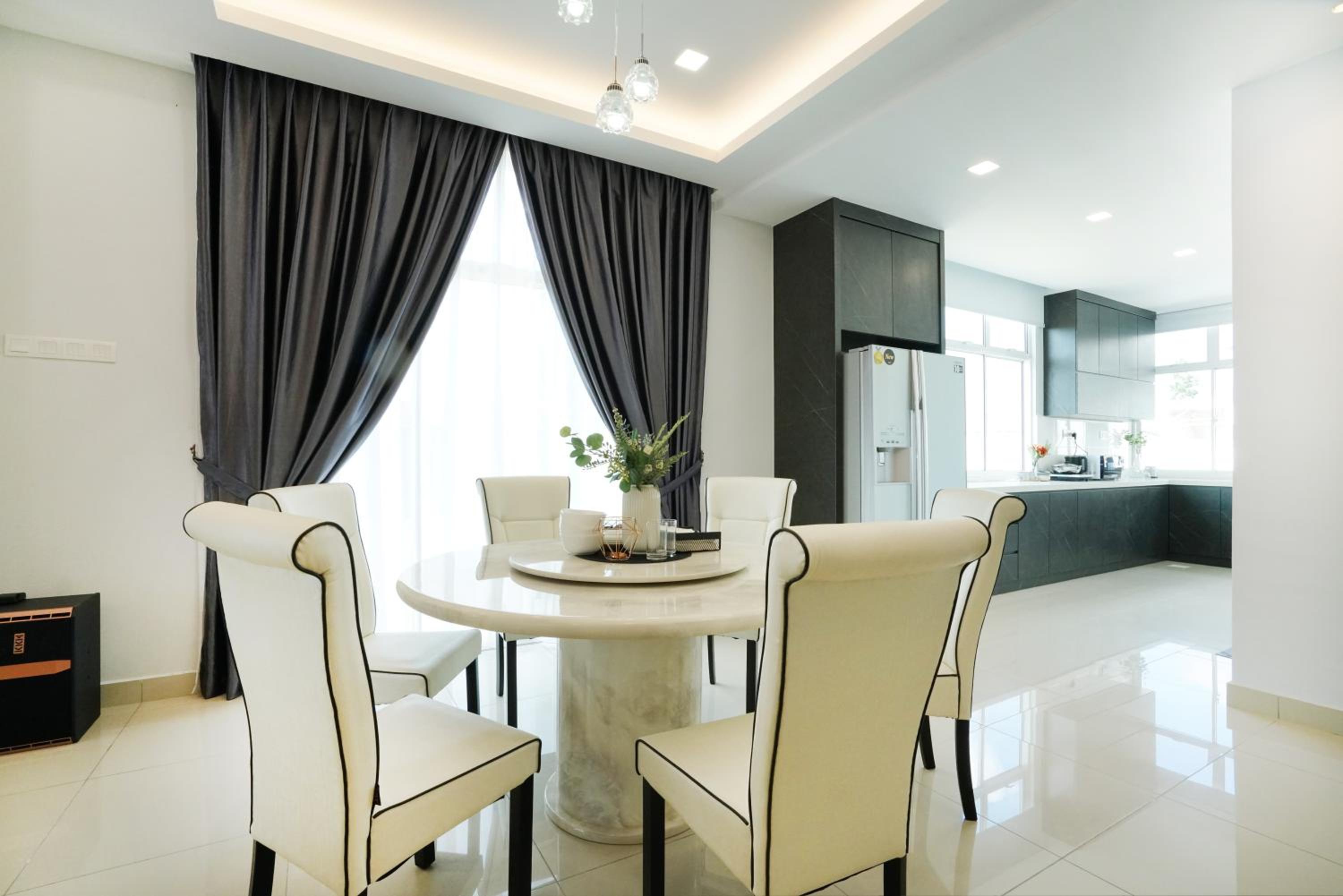 Four-Bedroom House photo 2
