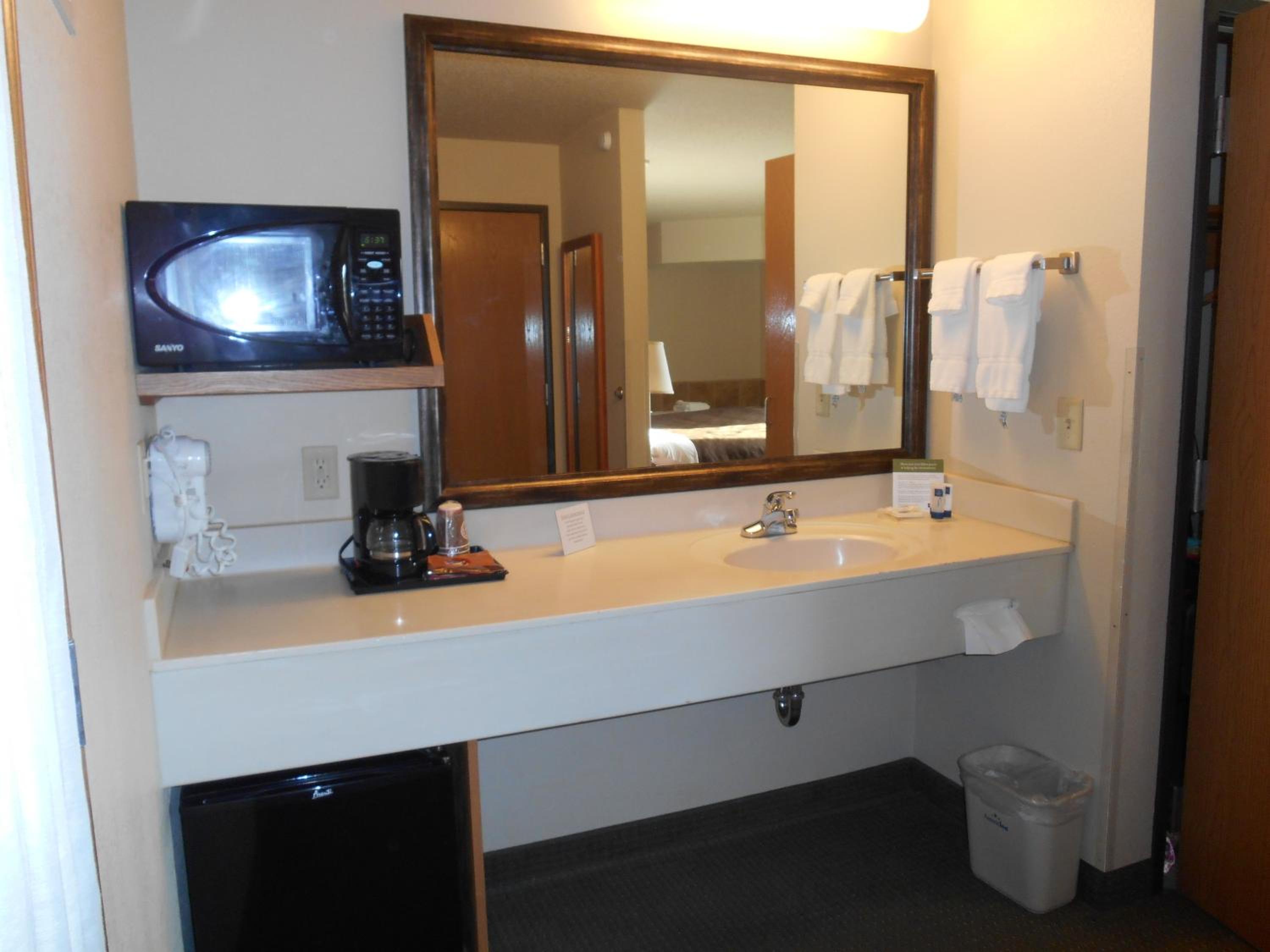 King Room - Non-Smoking - Photo 2