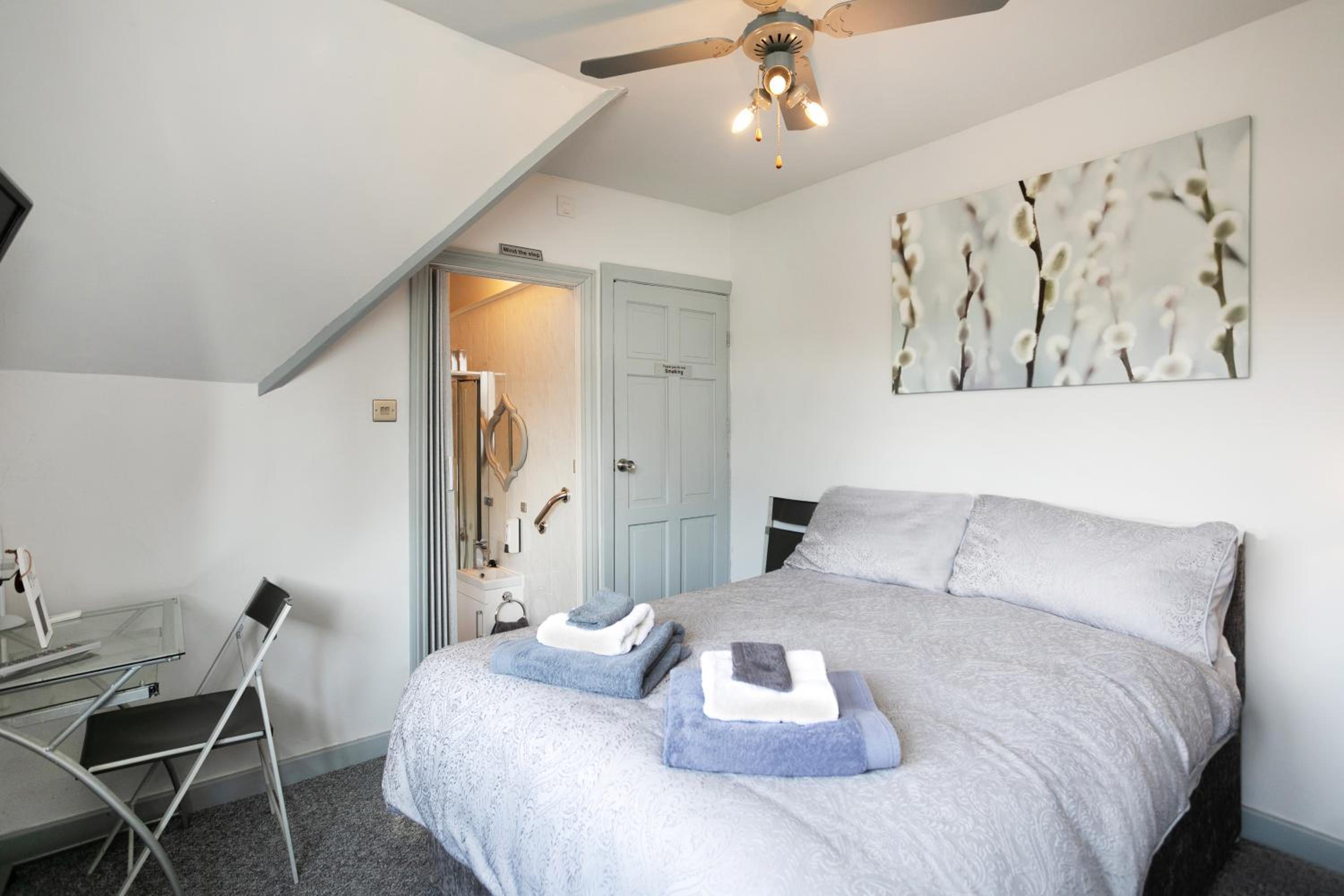 Deluxe Double Room with Shower