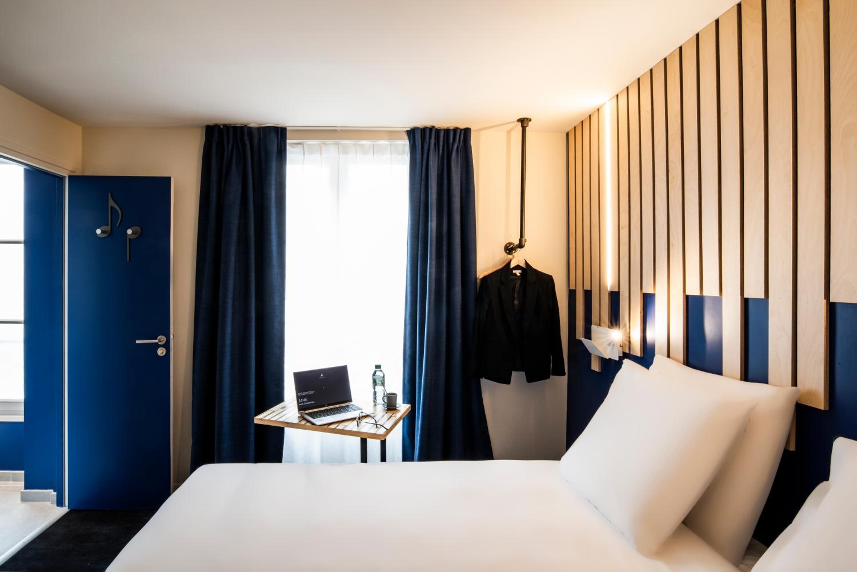 Standard Room with Large Bed