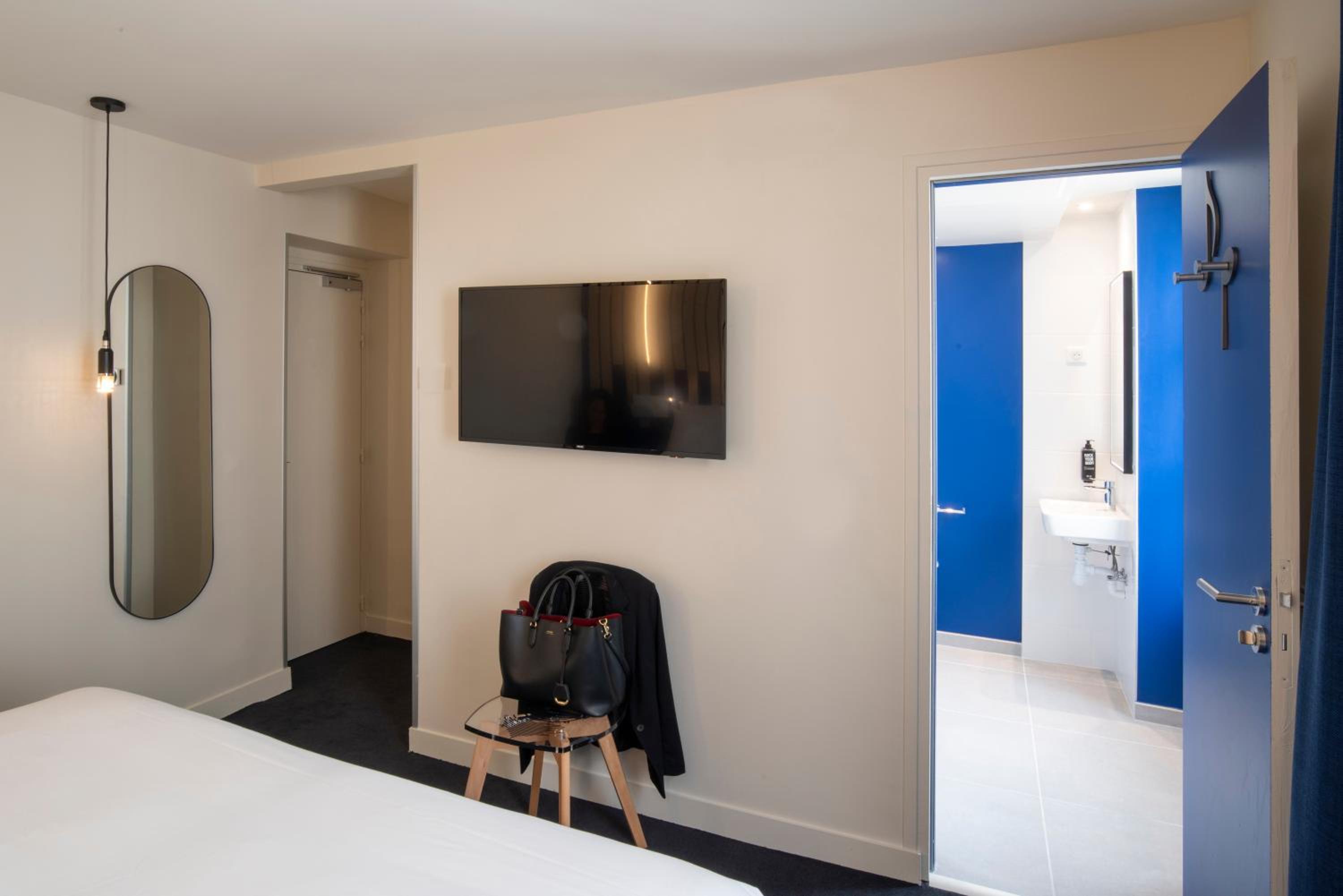 Standard Room with Large Bed