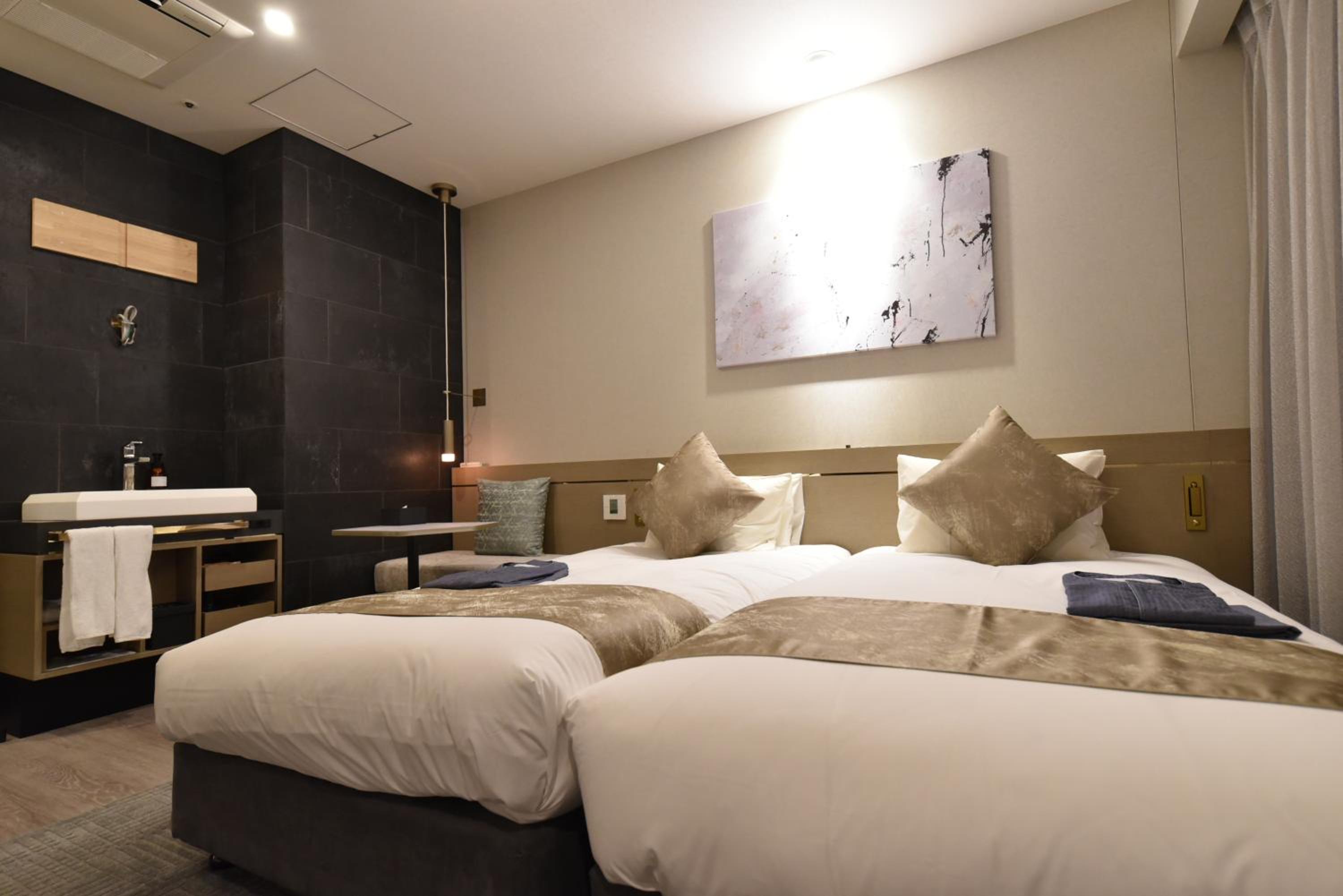 Basic Twin Room photo 2