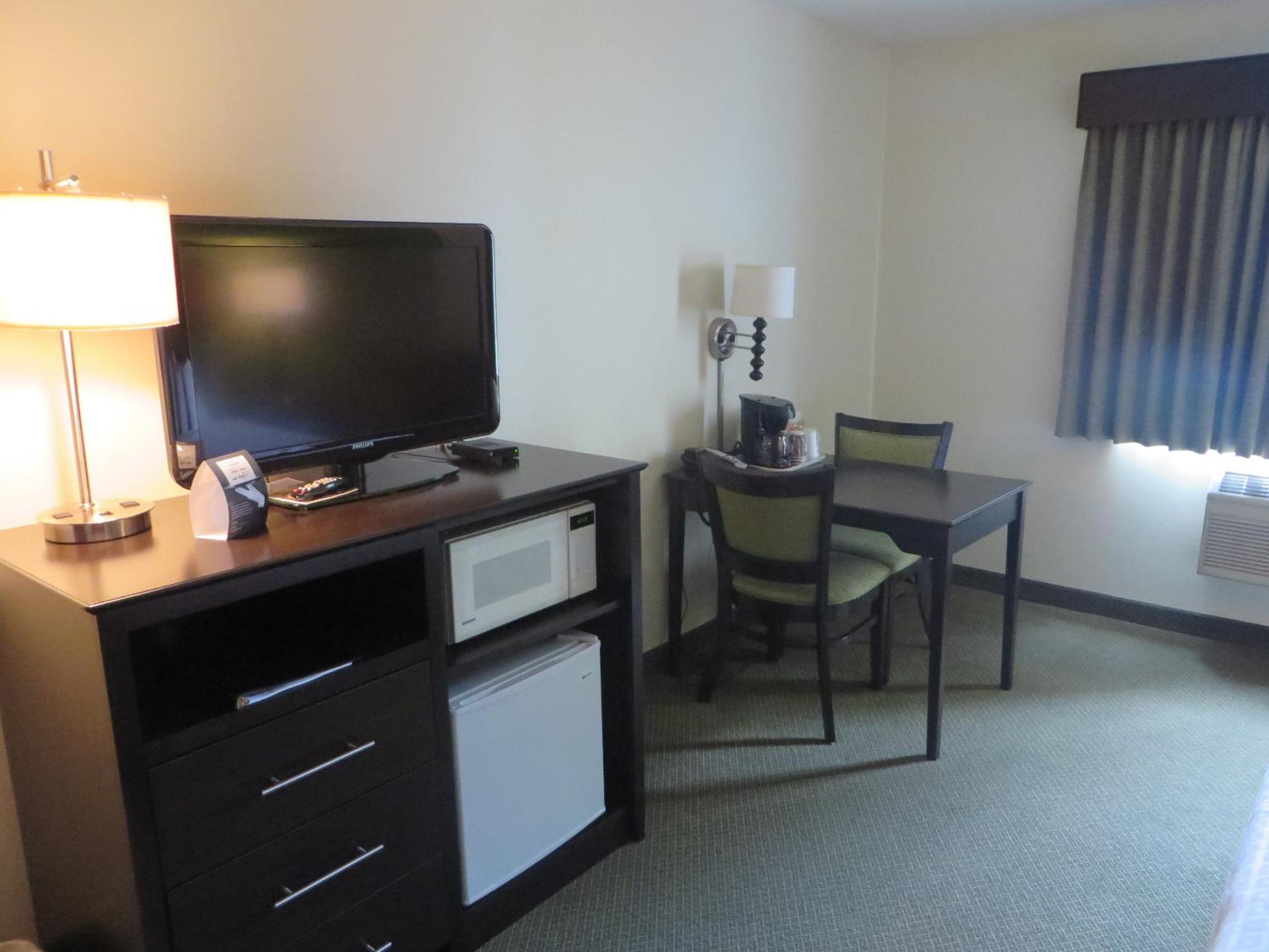 1 Queen Bed, Deluxe, Studio Suite, Non-Smoking