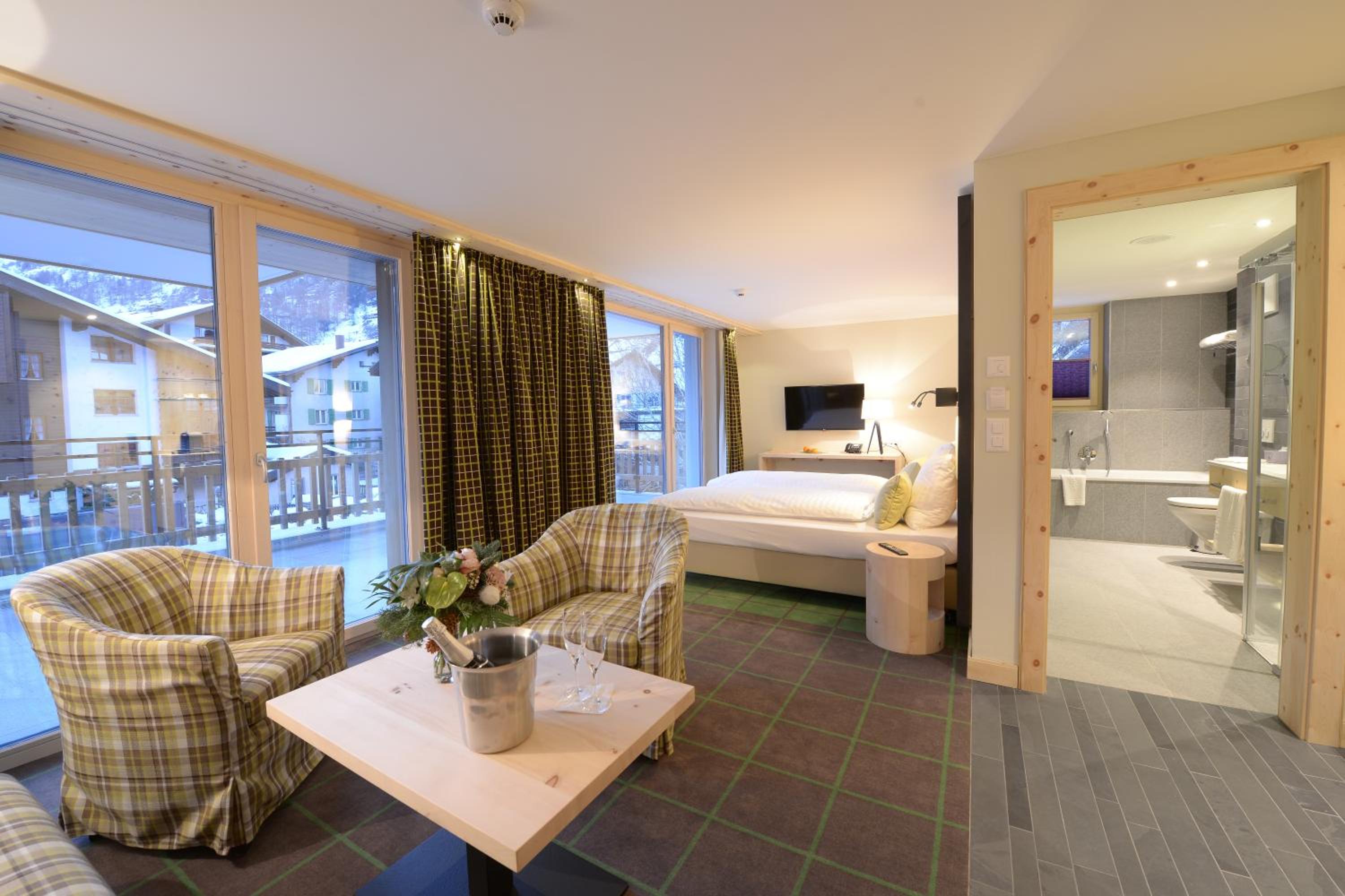 Junior Suite with Matterhorn View photo 2