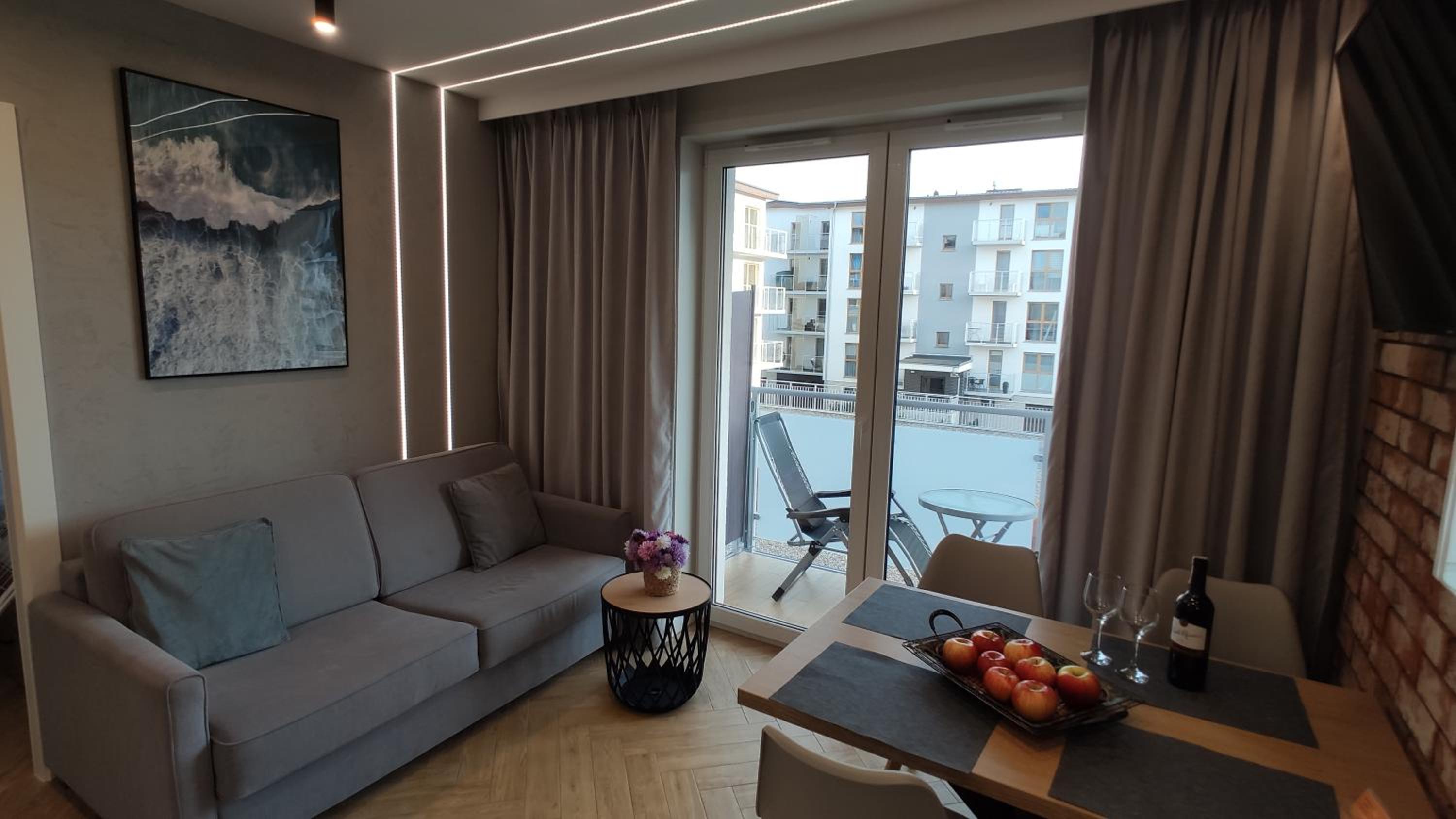 Apartment with Balcony photo 2