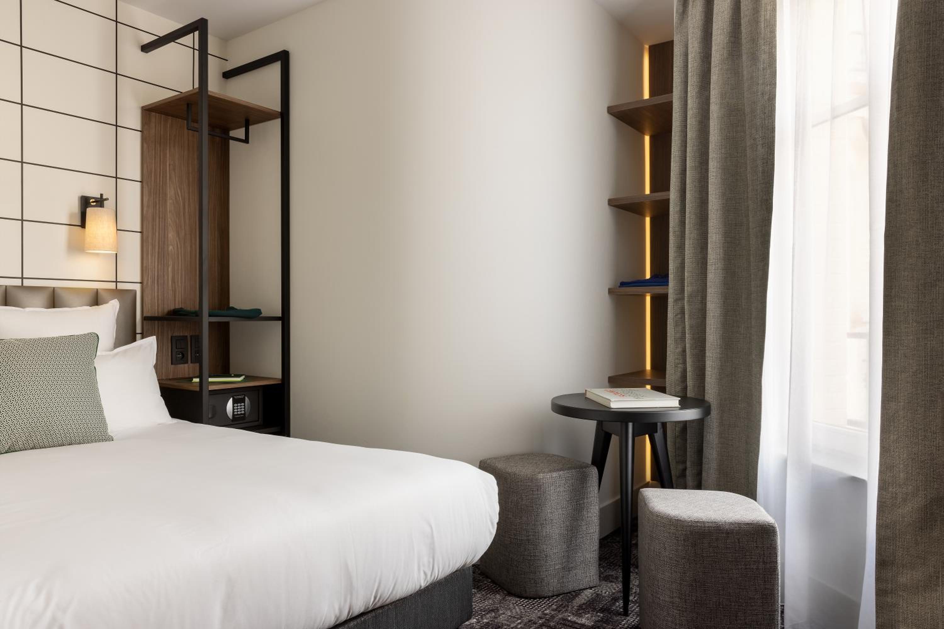 Two Adjoining Rooms photo 3
