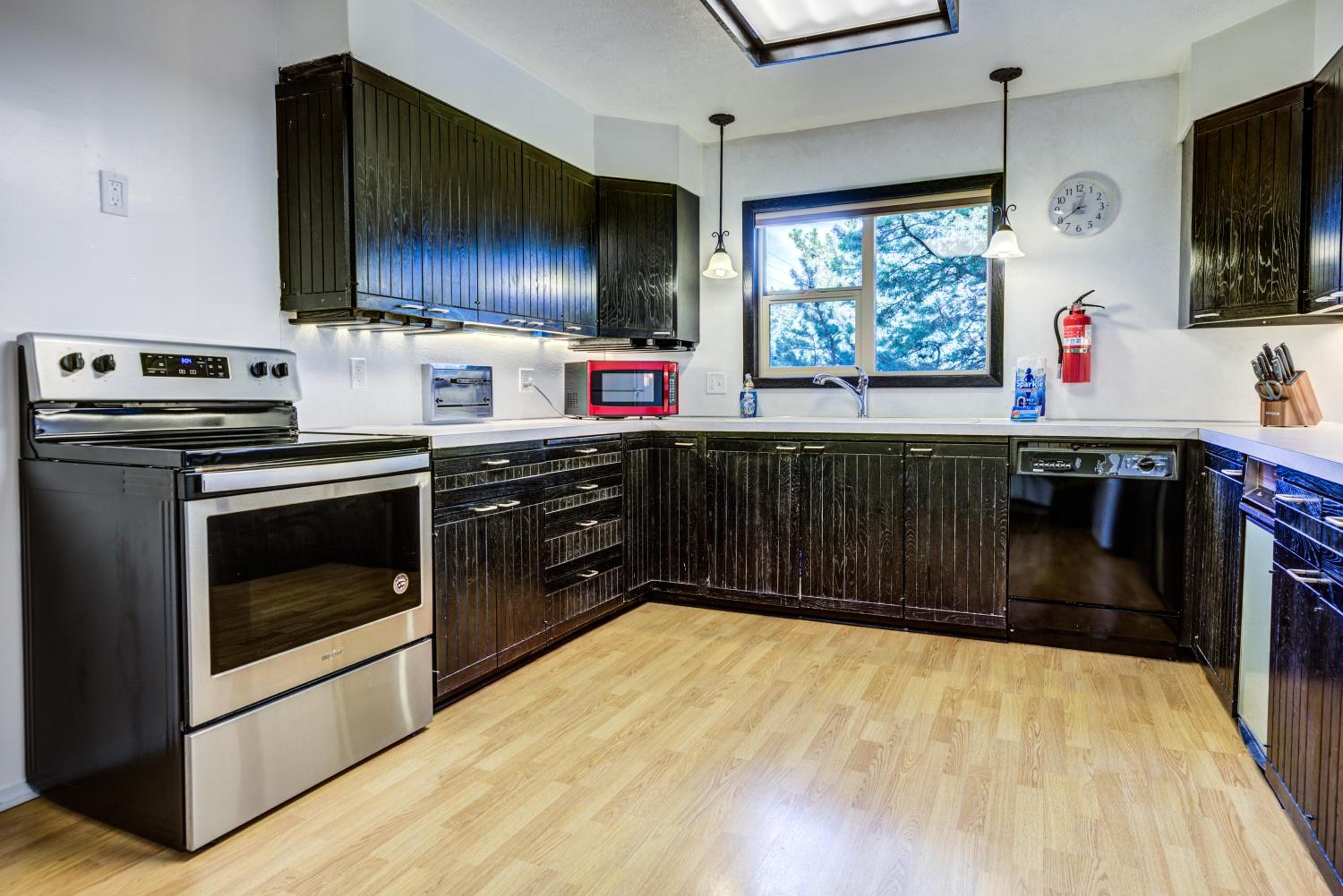 Four-Bedroom House - Photo 4