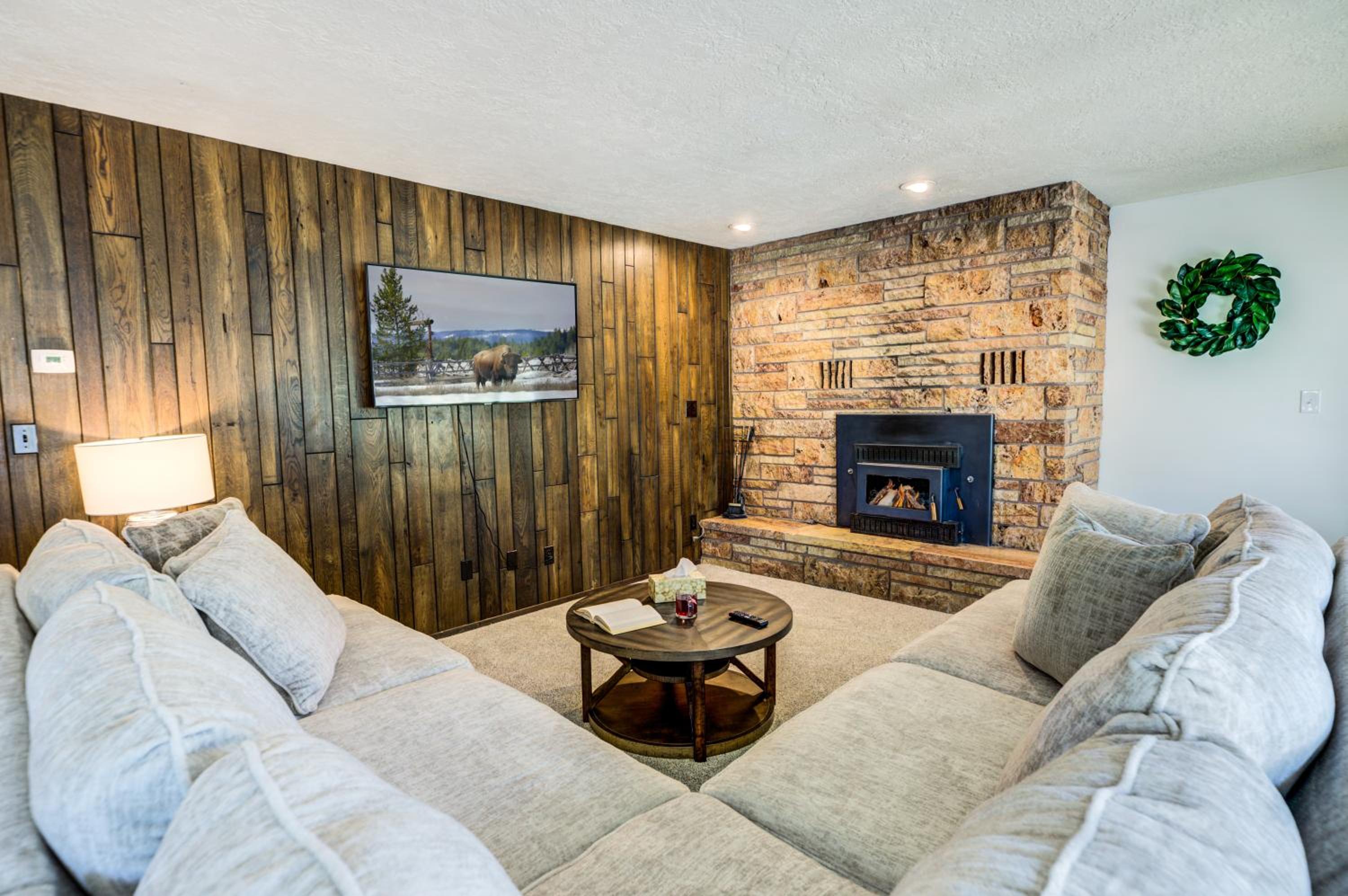 Four-Bedroom House - Photo 8