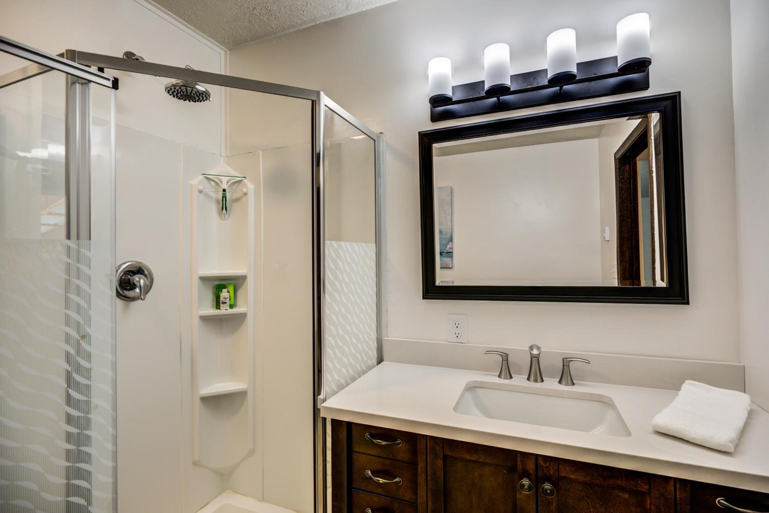 Four-Bedroom House - Photo 11