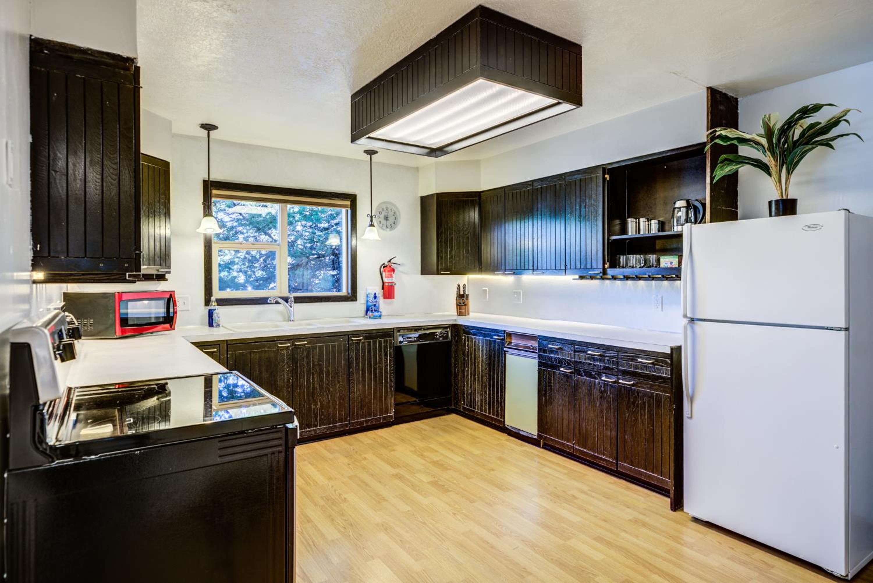 Four-Bedroom House - Photo 10