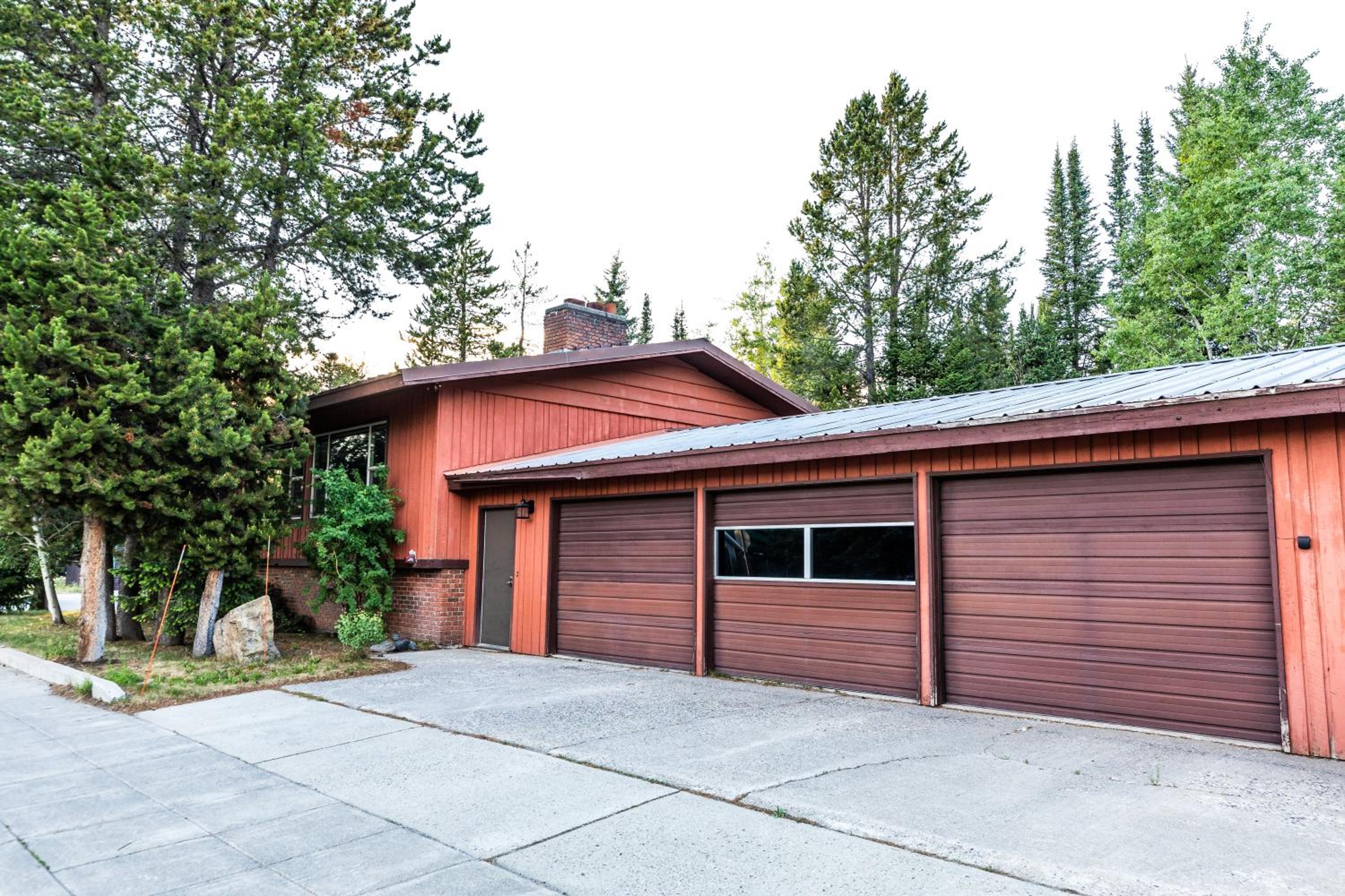 Four-Bedroom House - Photo 27