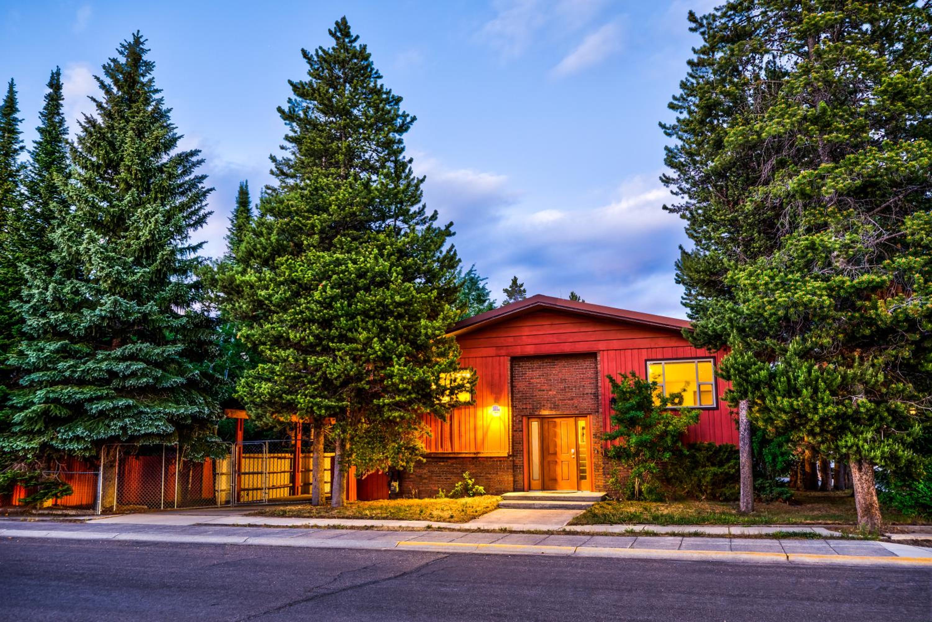 Four-Bedroom House - Photo 34