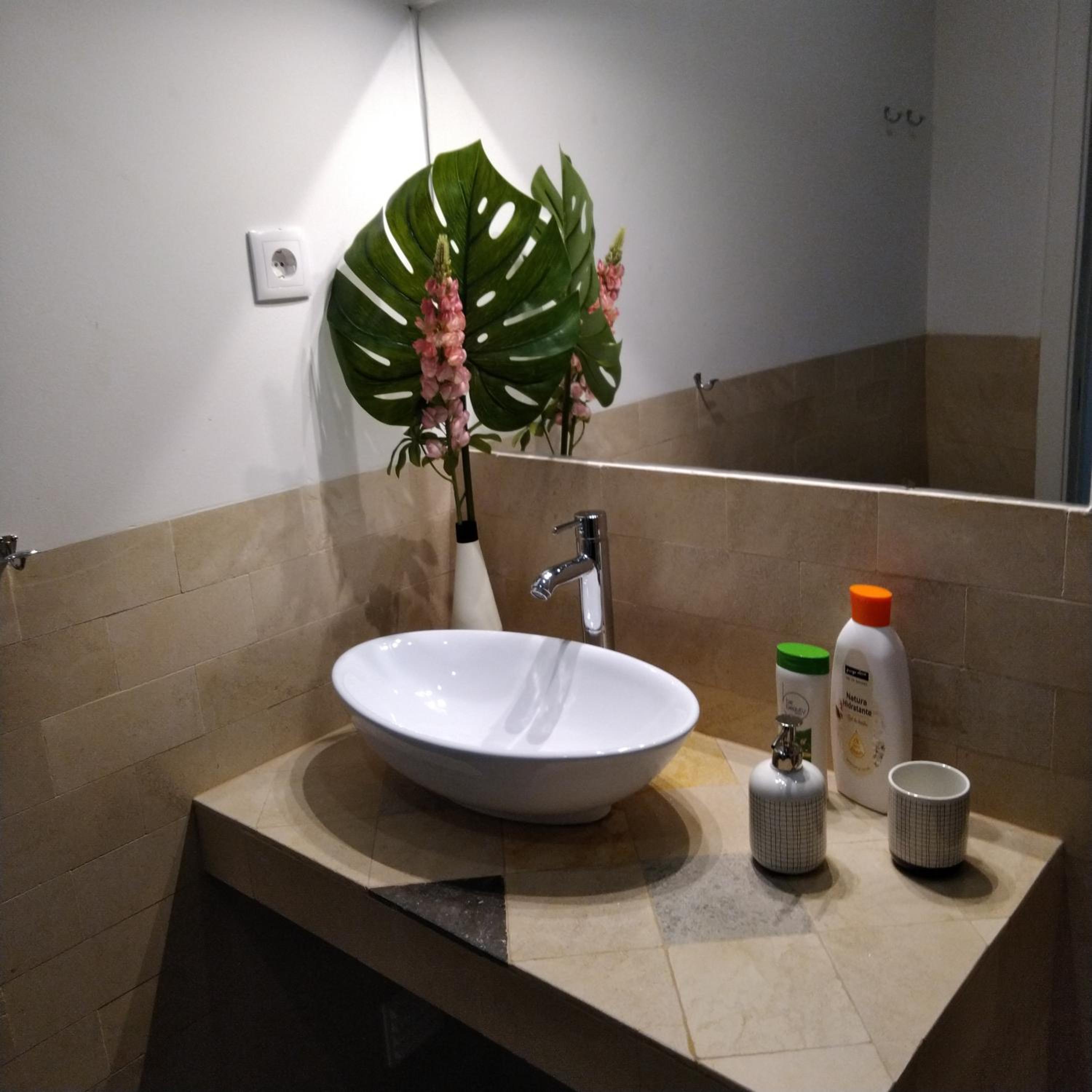 One-Bedroom Apartment - Photo 12