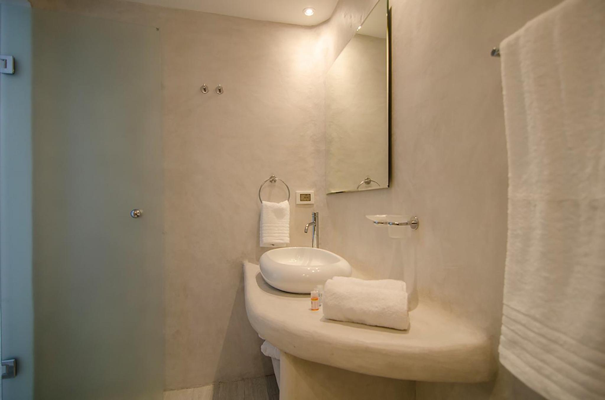 Deluxe Double Room with Sea View - Photo 5