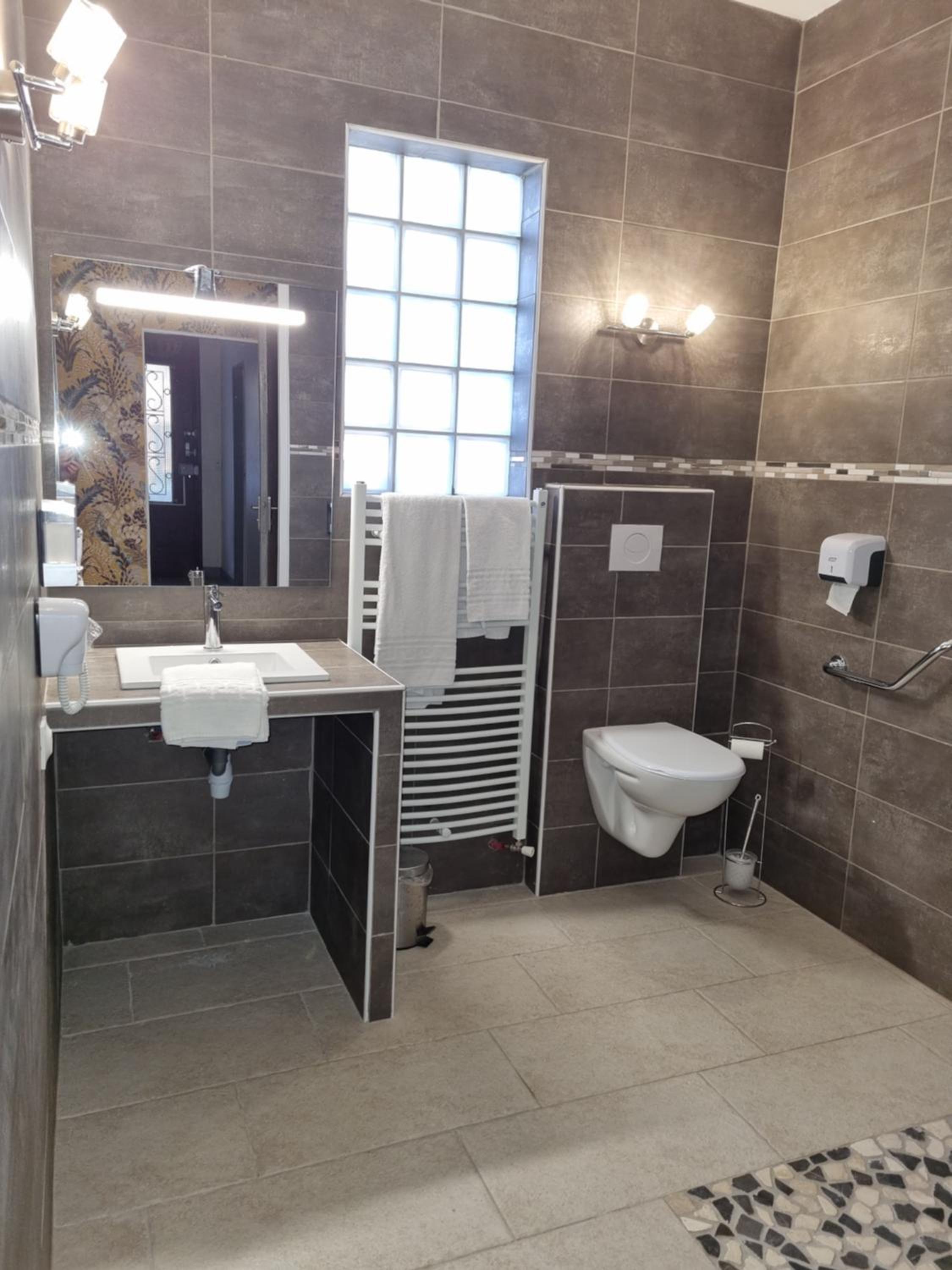Double Room - Disability Access photo 2
