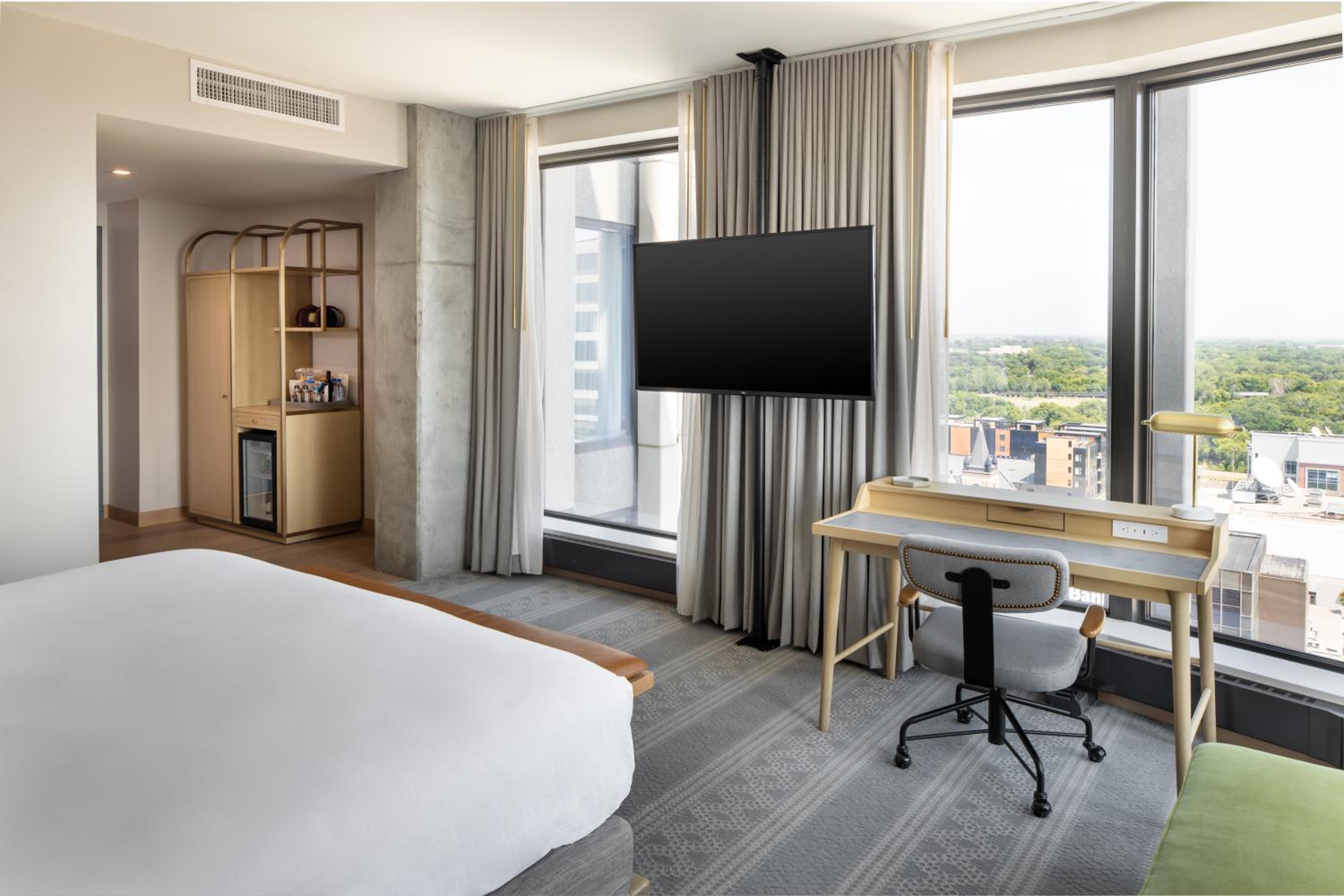 Deluxe King Room - Photo 6