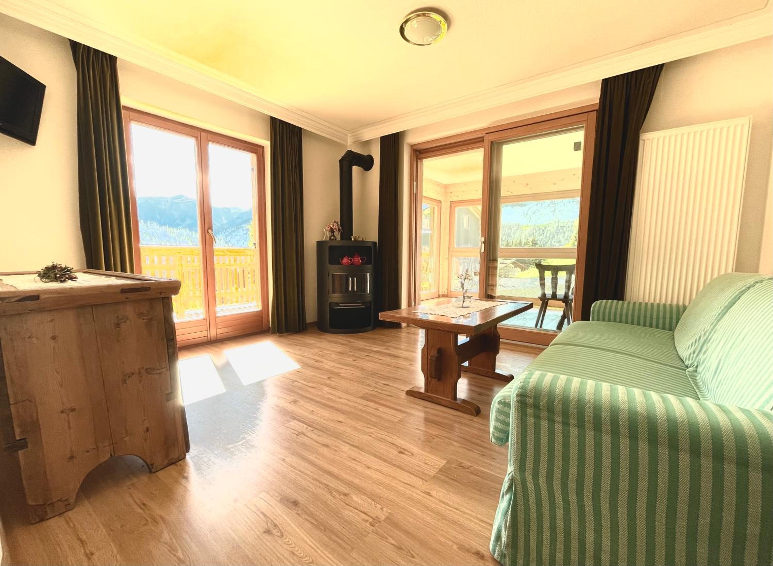 Apartment with Mountain View