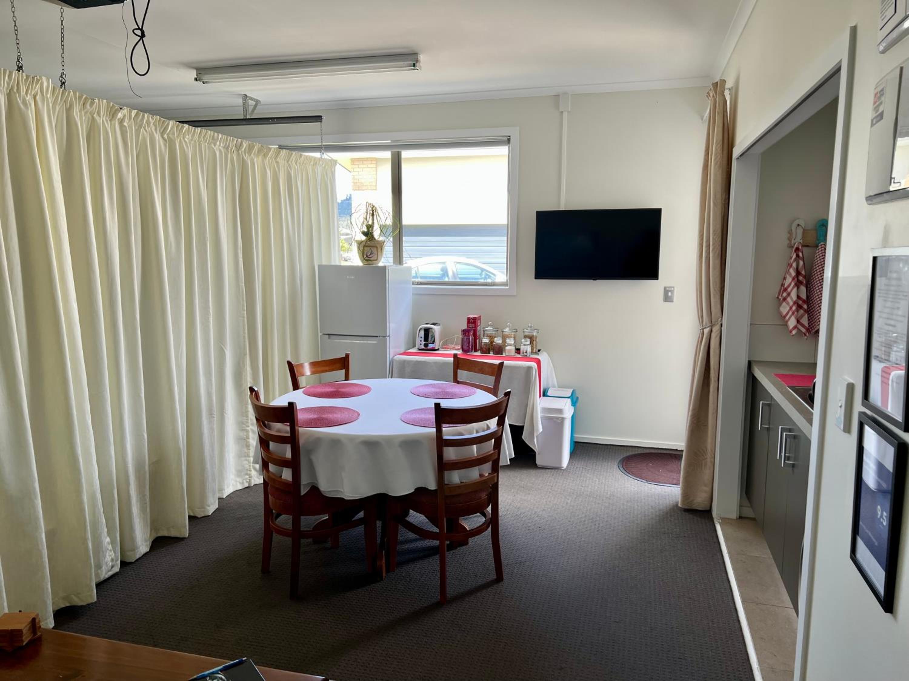 Double Room with Patio - Photo 12
