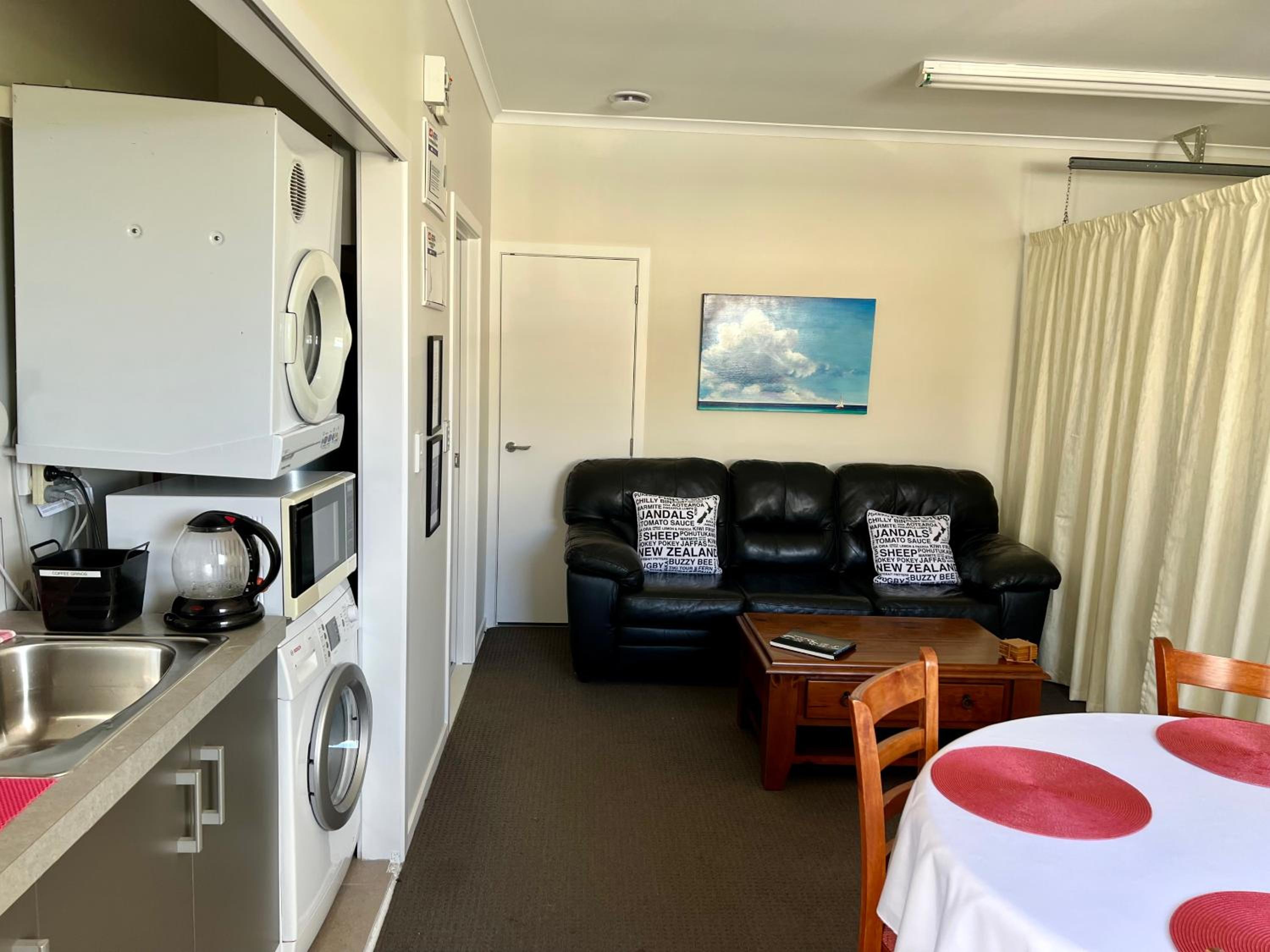 Double Room with Patio - Photo 11