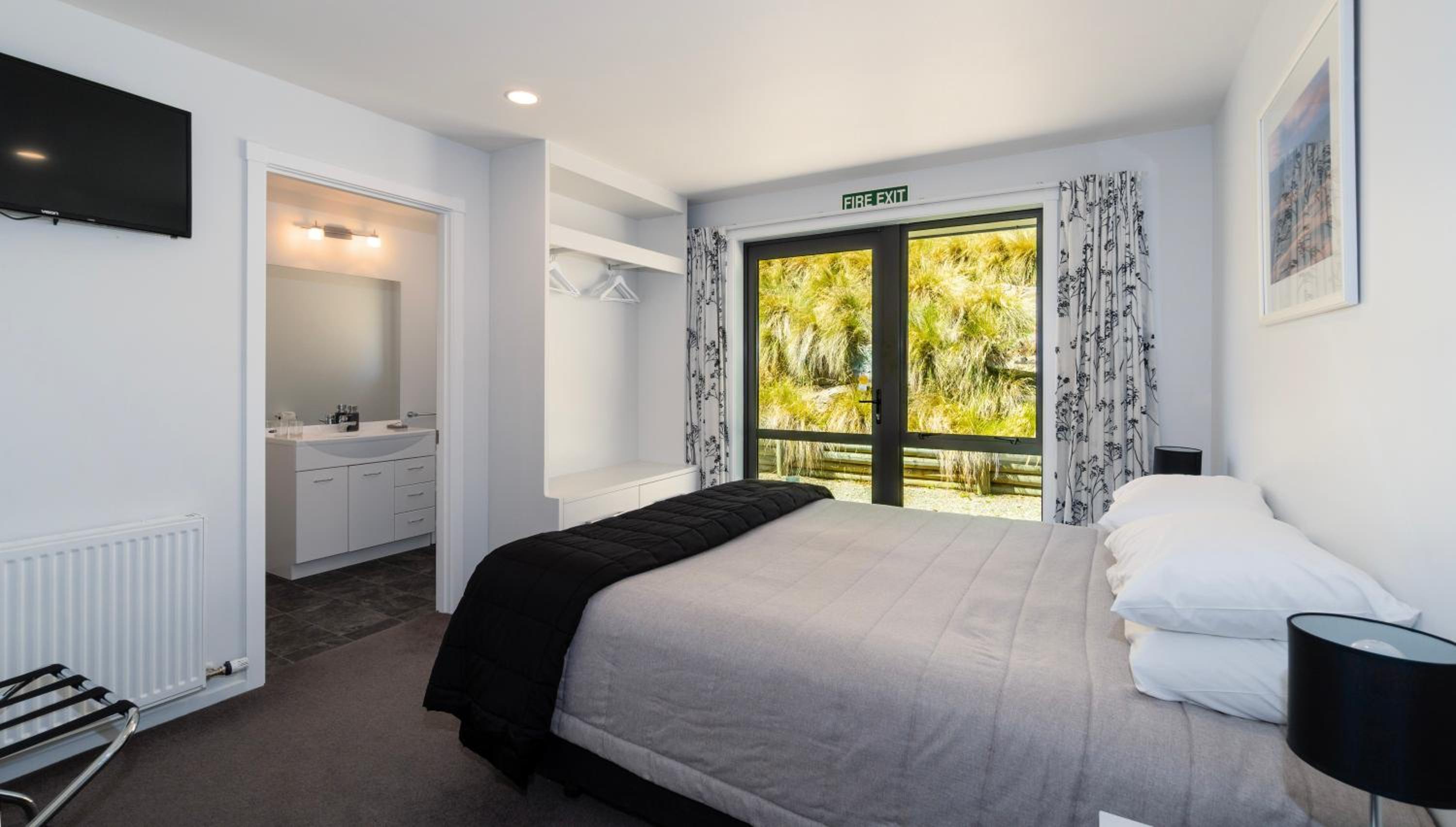 Deluxe King Room photo 1