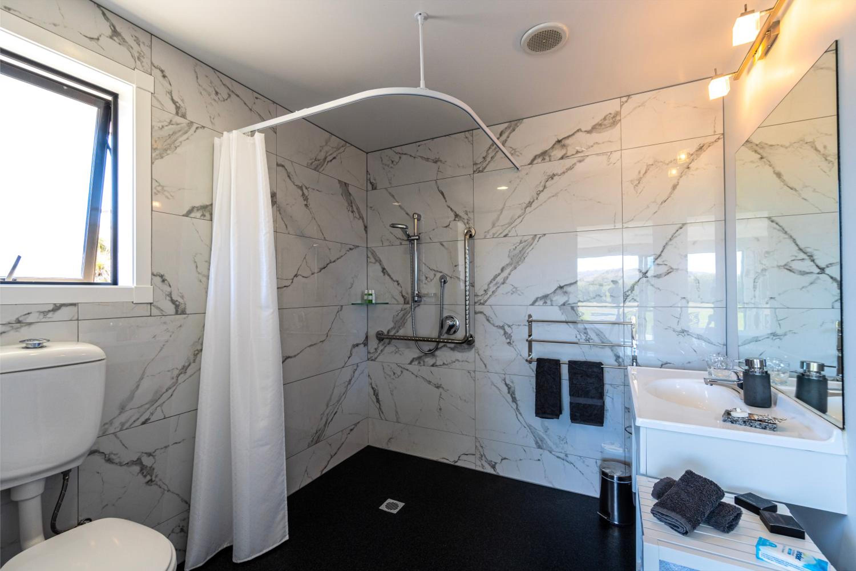 Family Room with Private Bathroom photo 2