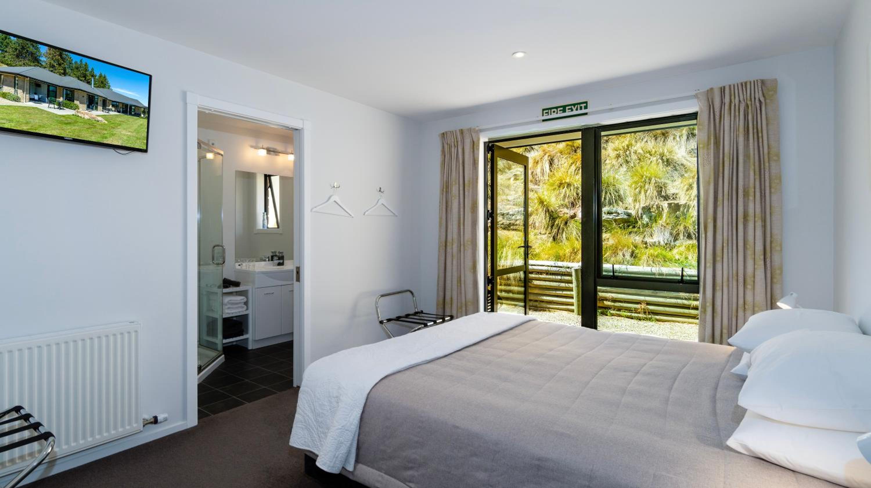 Deluxe King Room photo 3