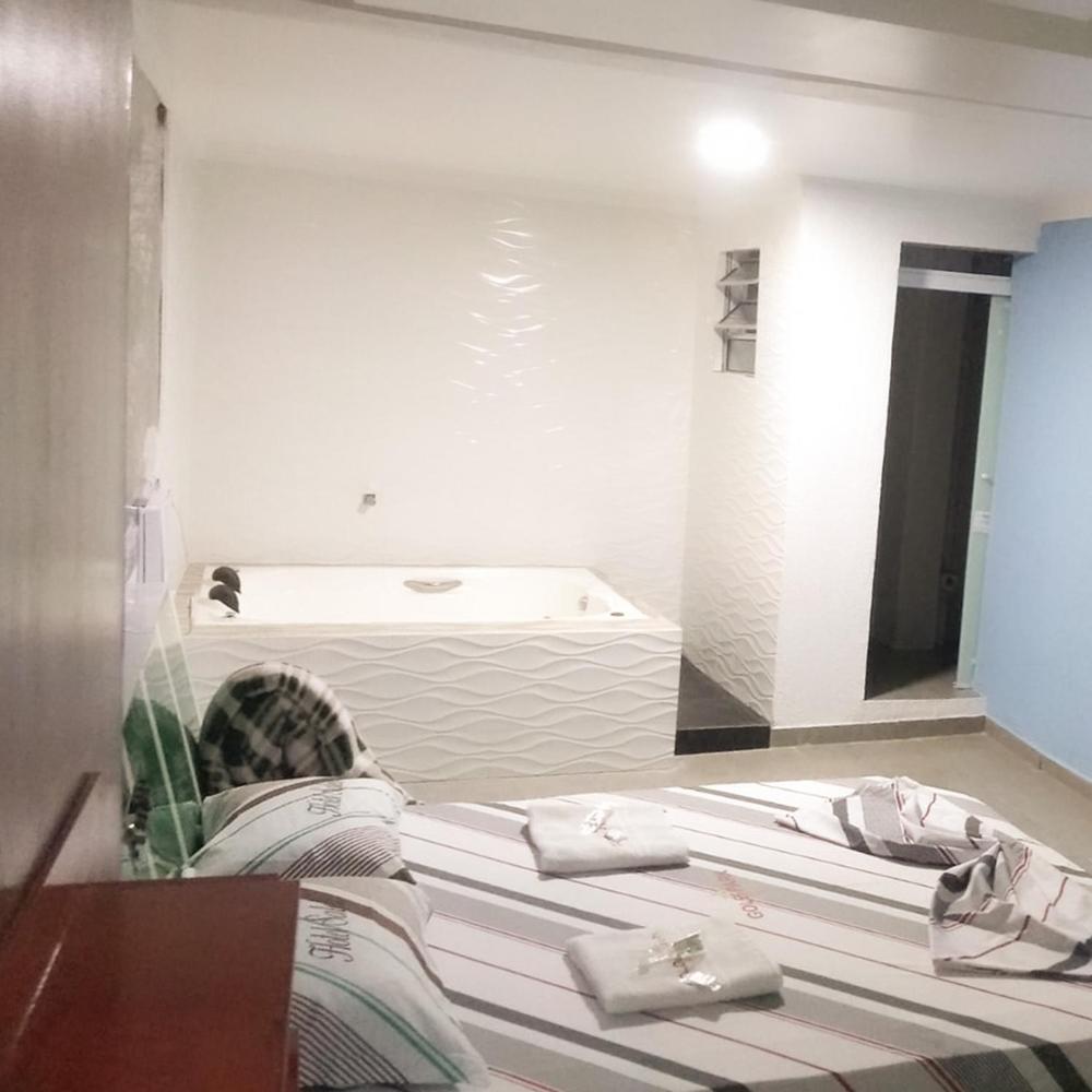 Deluxe Double Room with Bath photo 3