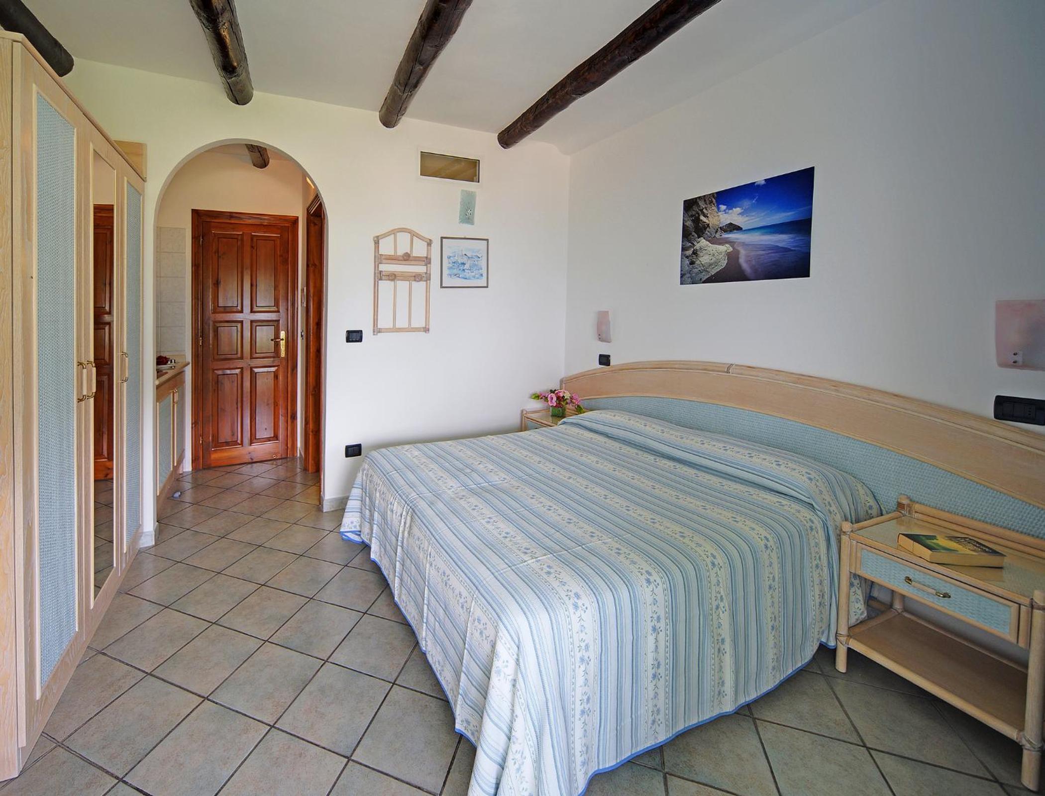 Double Room with Balcony and Sea View - Photo 2
