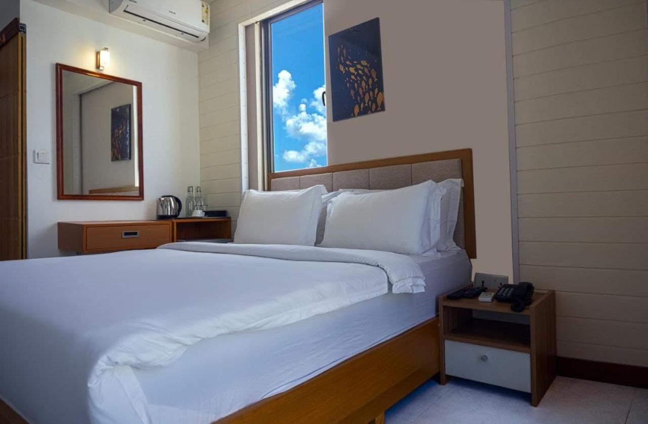 Deluxe Double Room (2 Adults + 1 Child)